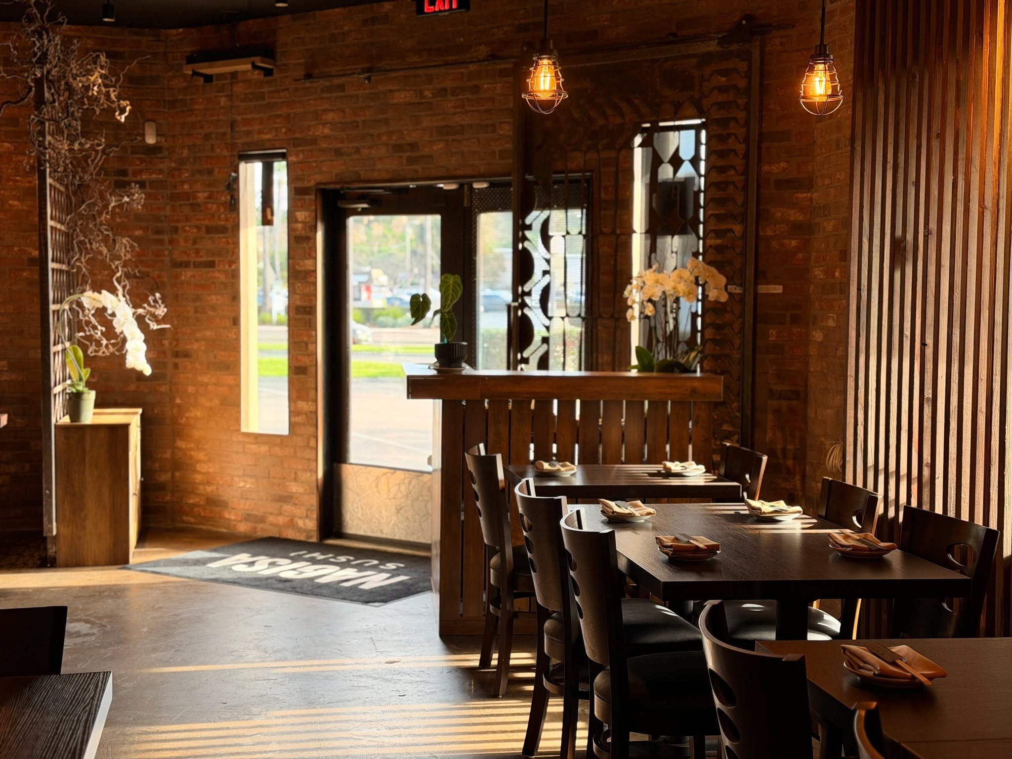 Soft lighting. Quiet conversations. The sound of sake being poured.
Nagisa Sushi is designed for unhurried evenings &mdash; where each course arrives with intention and every detail matters.
Carefully selected fish, delicately seasoned rice, and bala