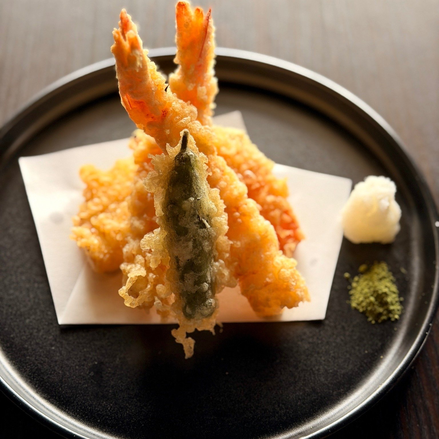 Fresh tempura, made to be enjoyed at its peak.
Light, crisp, and perfectly timed &mdash; best within minutes of frying.

Crafted by Chef Miwa, whose years of experience bring precision to every detail. From the exact frying temperature to the selecti
