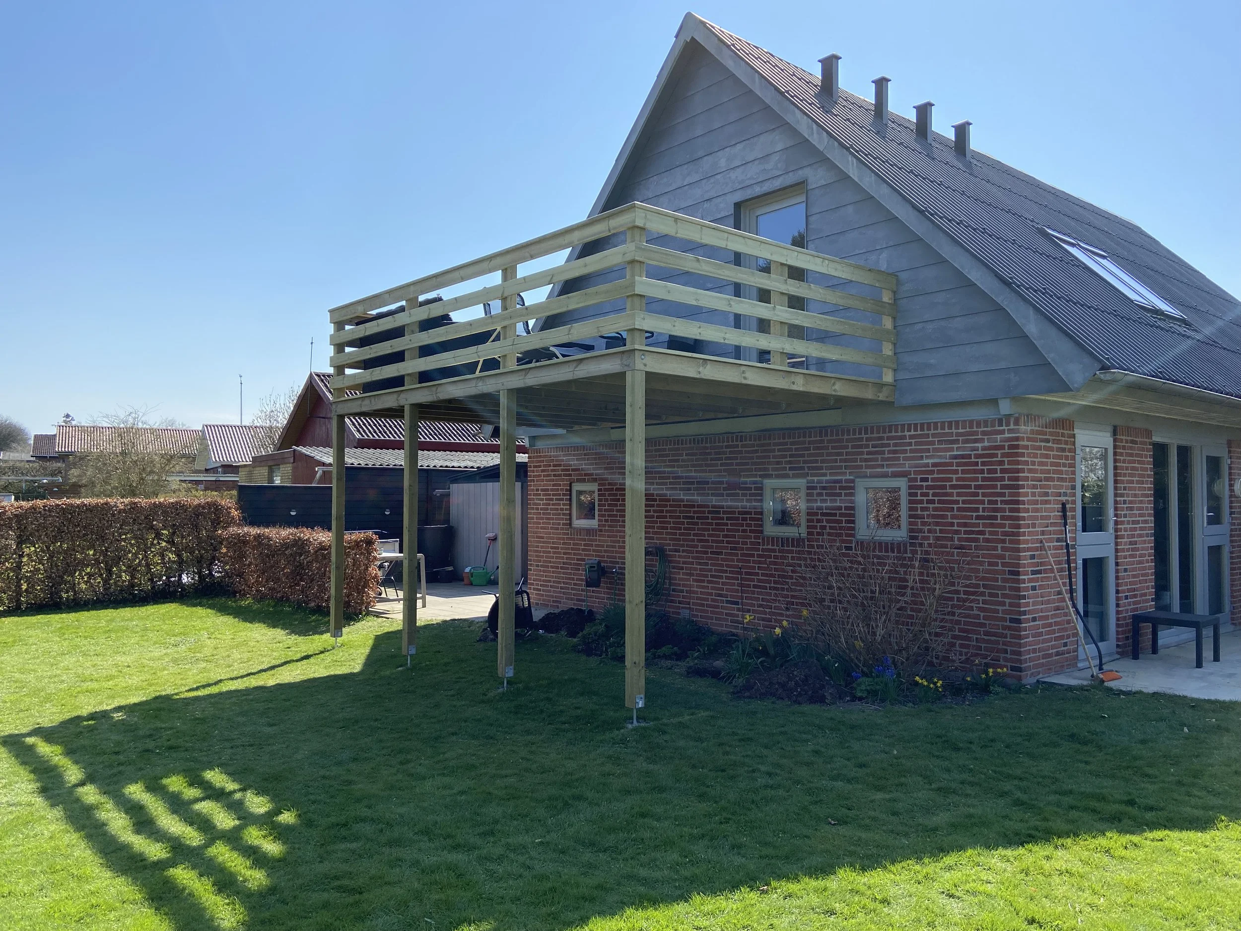 Udsigts terrasse i trykimprægneret fyrretræ, slut resultat.