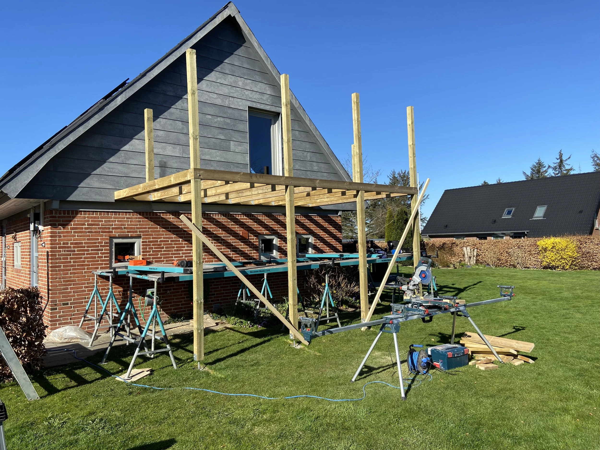 Udsigts terrasse i trykimprægneret fyrretræ, Under opbygning.