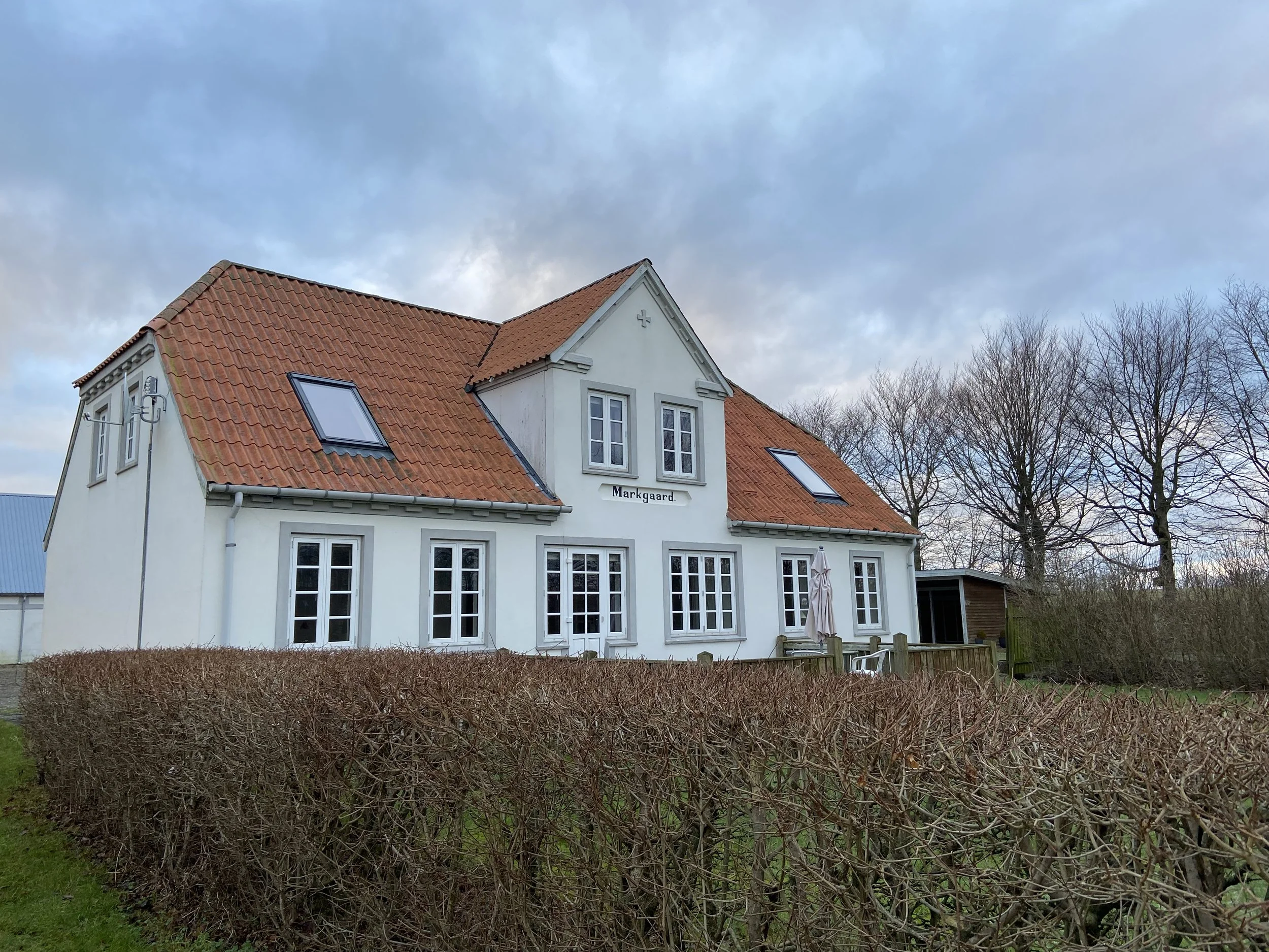 Før Tag renoveringen et slidt B7 eternit tag.