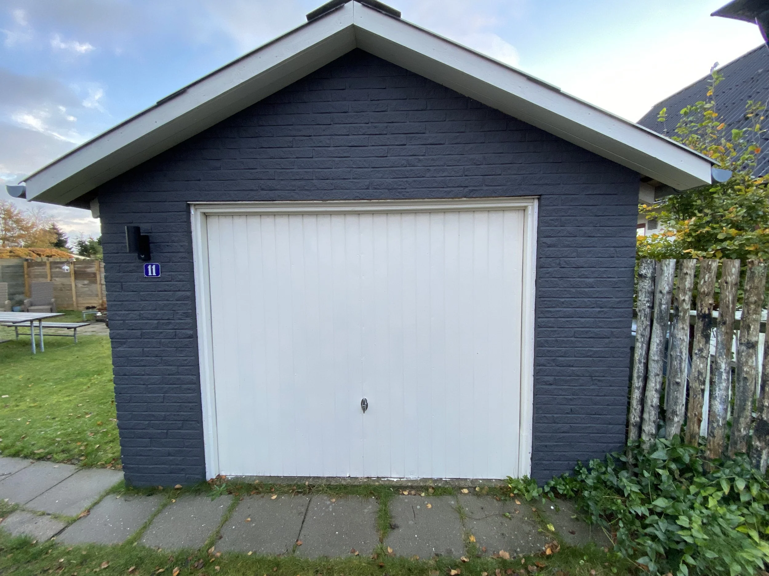 Før billede af den gamle garageport.