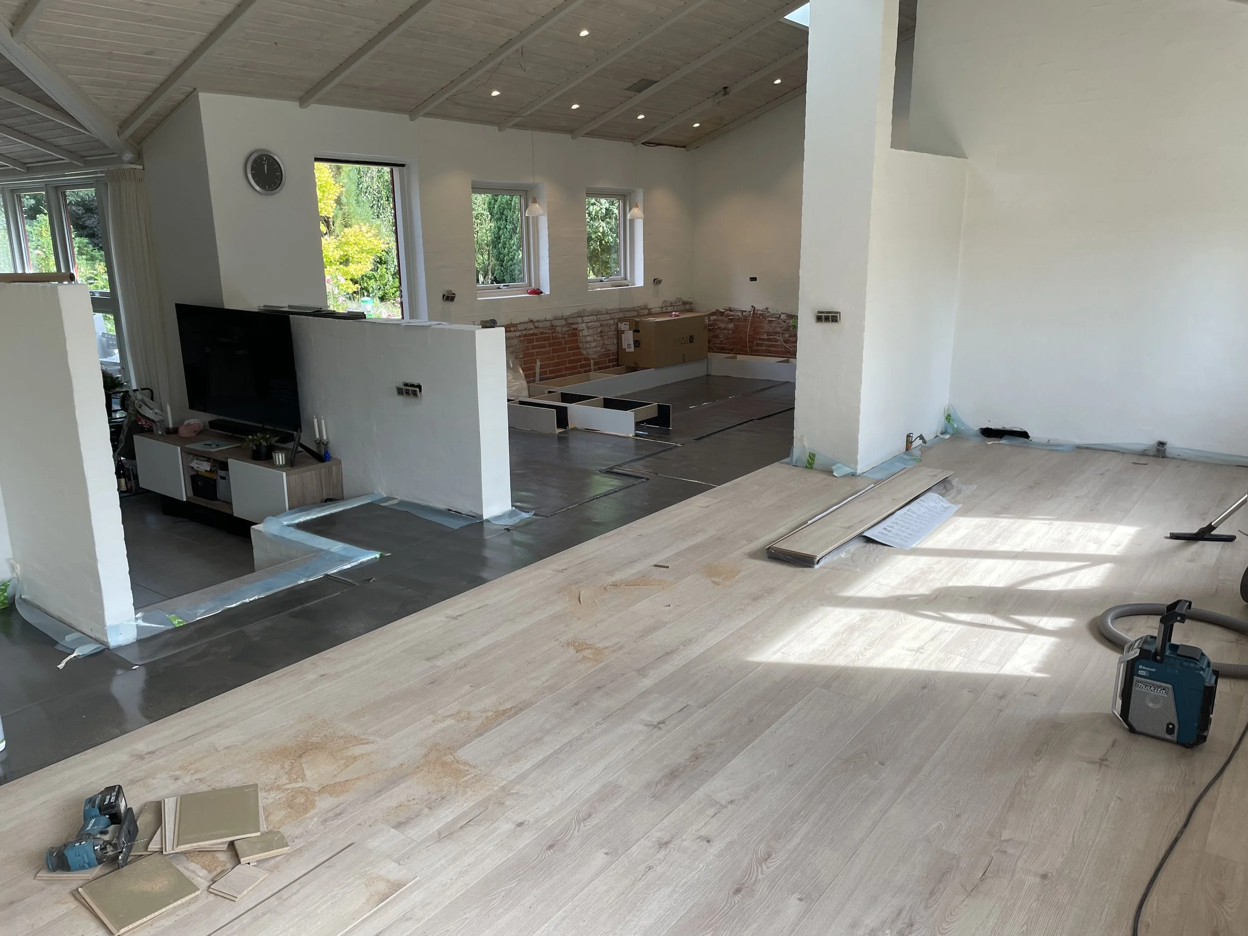 Projekt opstrøet klimagulv med flydende parket.