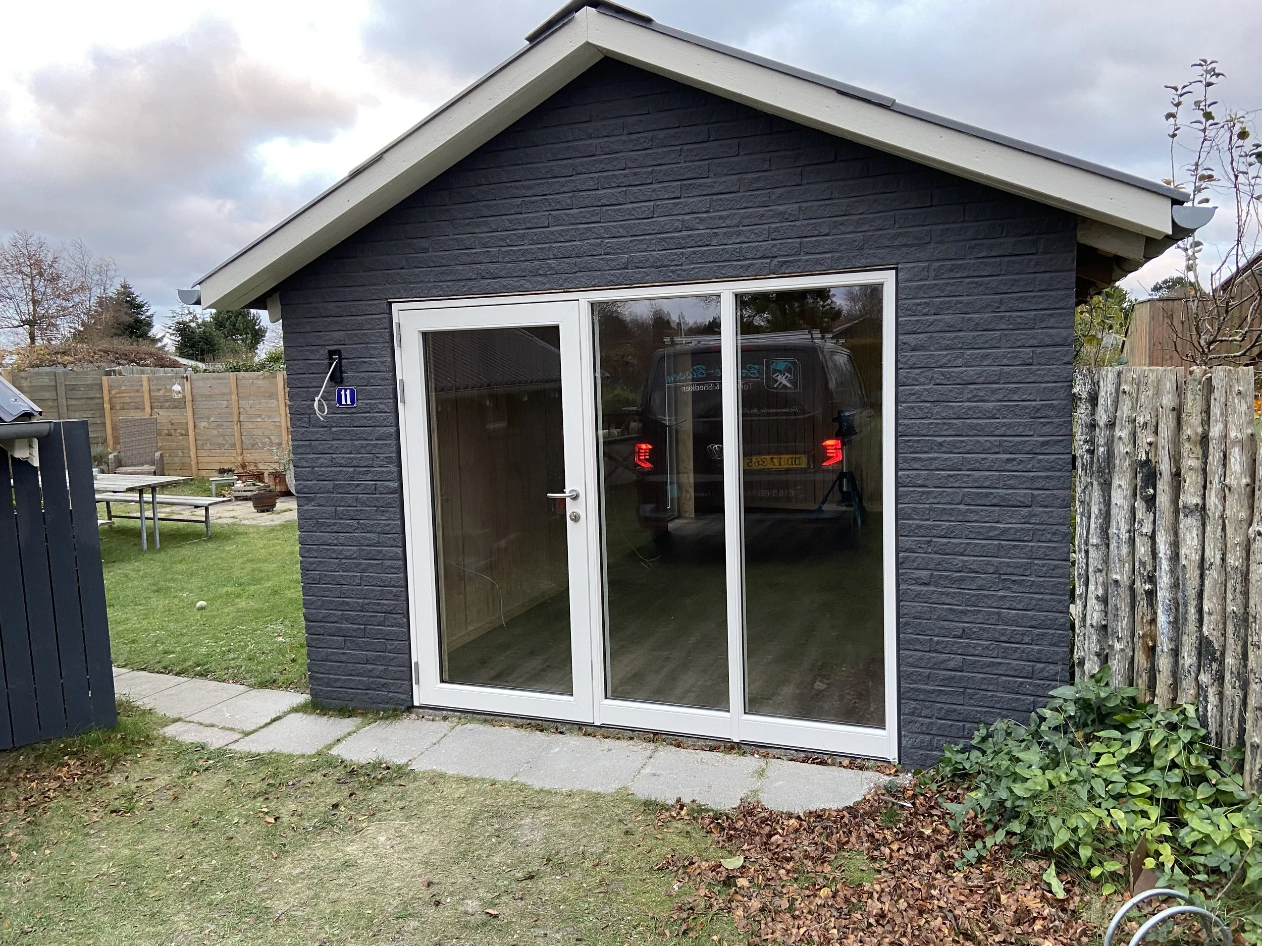 Gammel træport er erstattet af Træ/Alu vindues & dørparti.