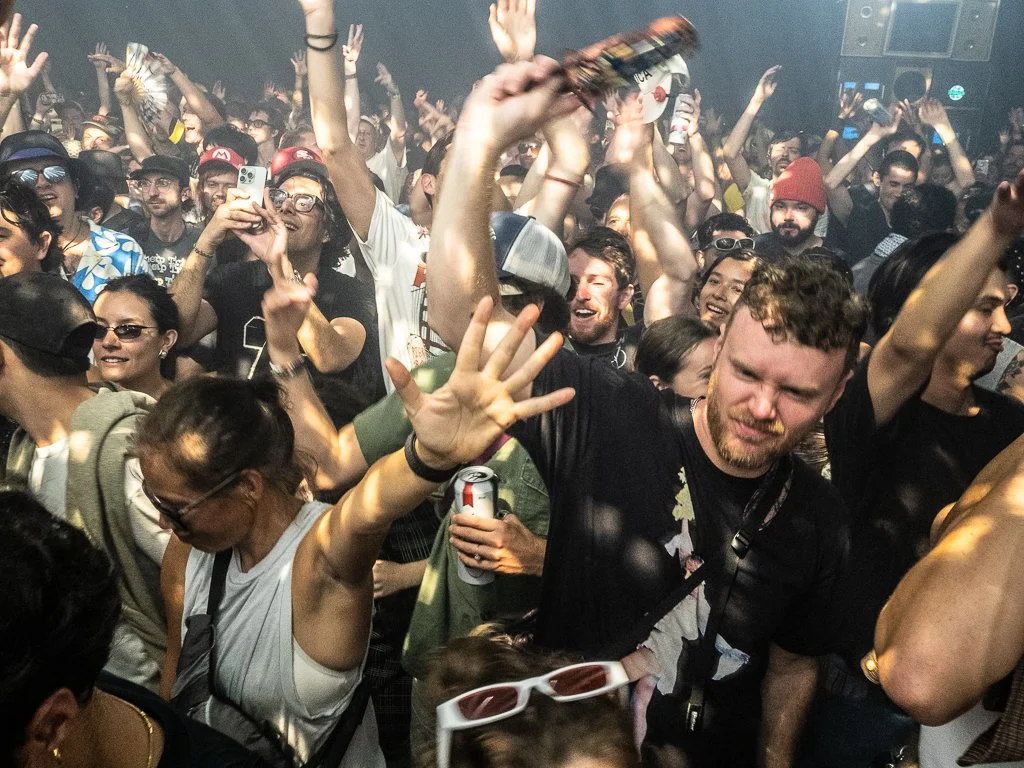 despacio crowd q post.jpg