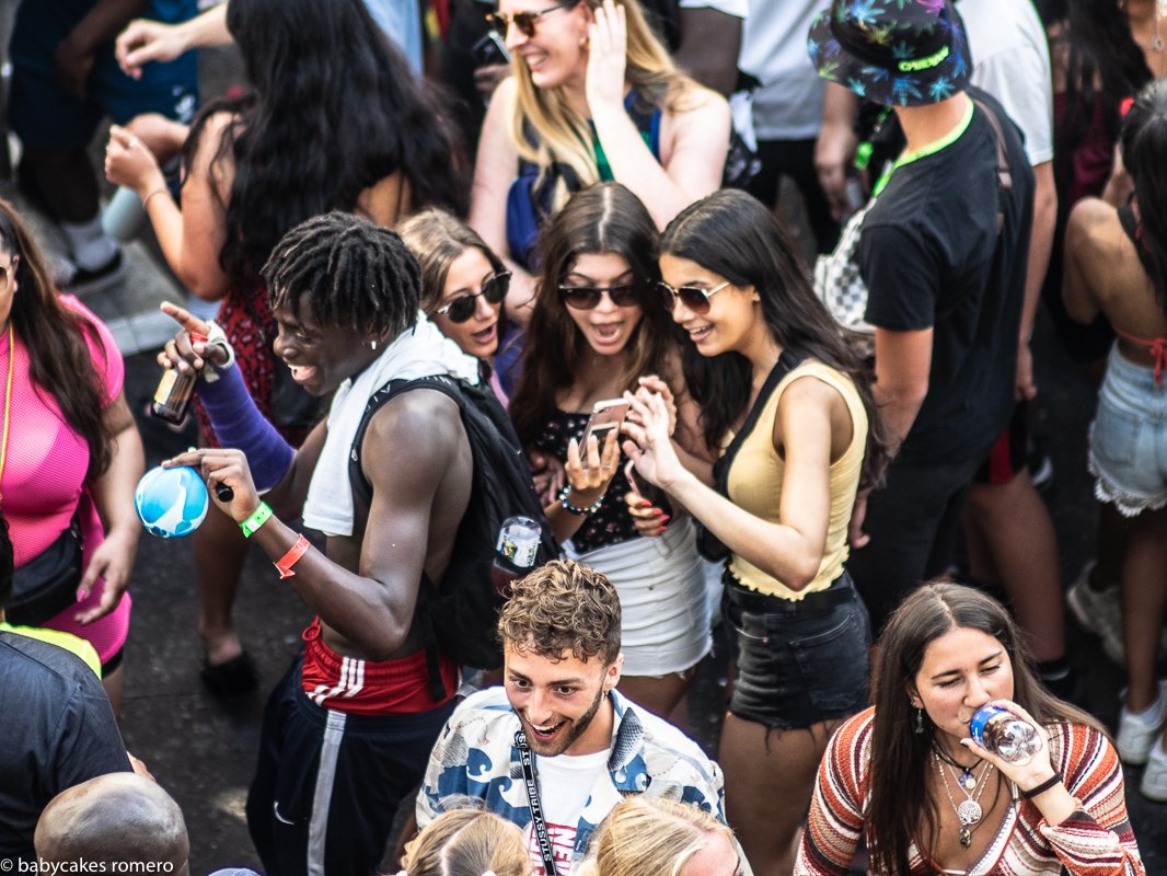 carnival balloons & selfies-13.jpg