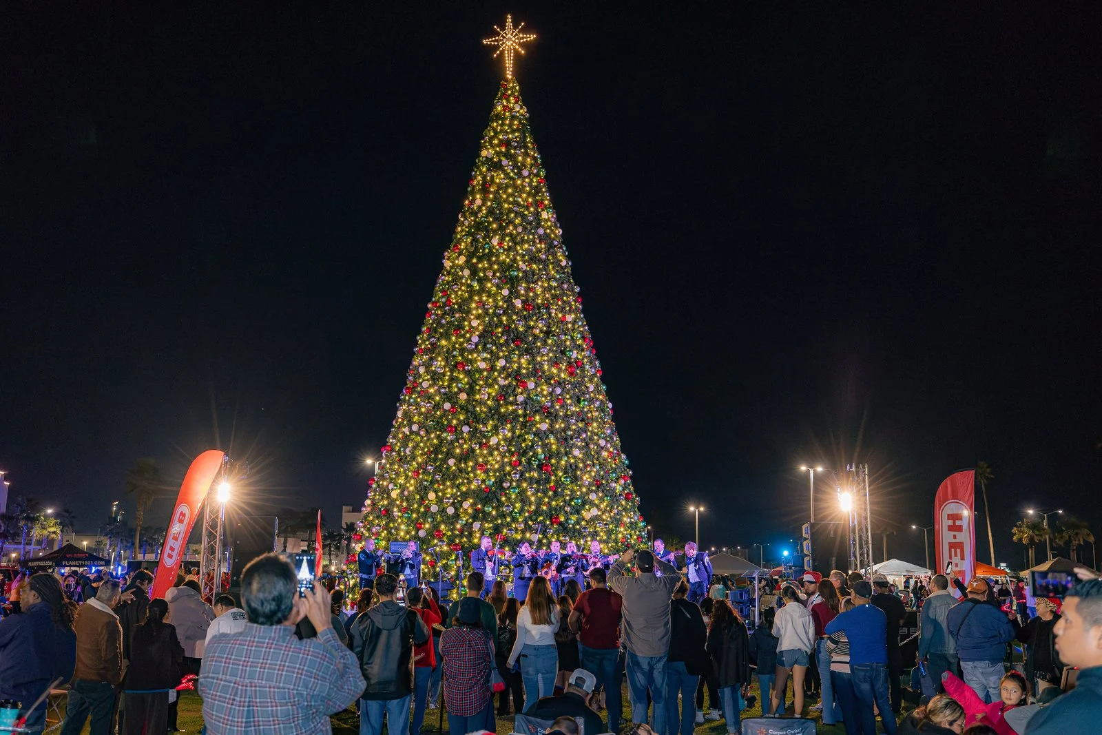 H-E-B Tree Lighting 2023.jpg