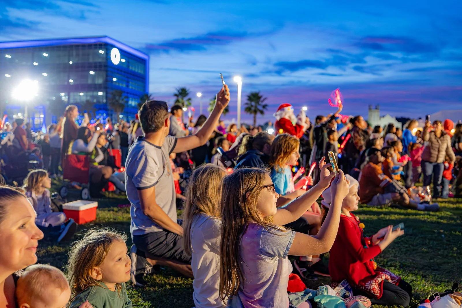 2023-12-02_HEB-TreeLighting-MM-80-X3.jpg