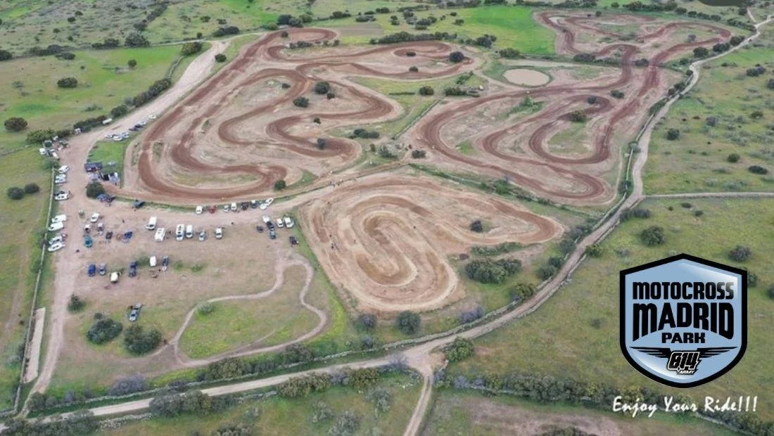 Circuito de Valdemorillo de 814Trail y 814 Army. las mejores instalaciones para la práctica de motocross y trail.