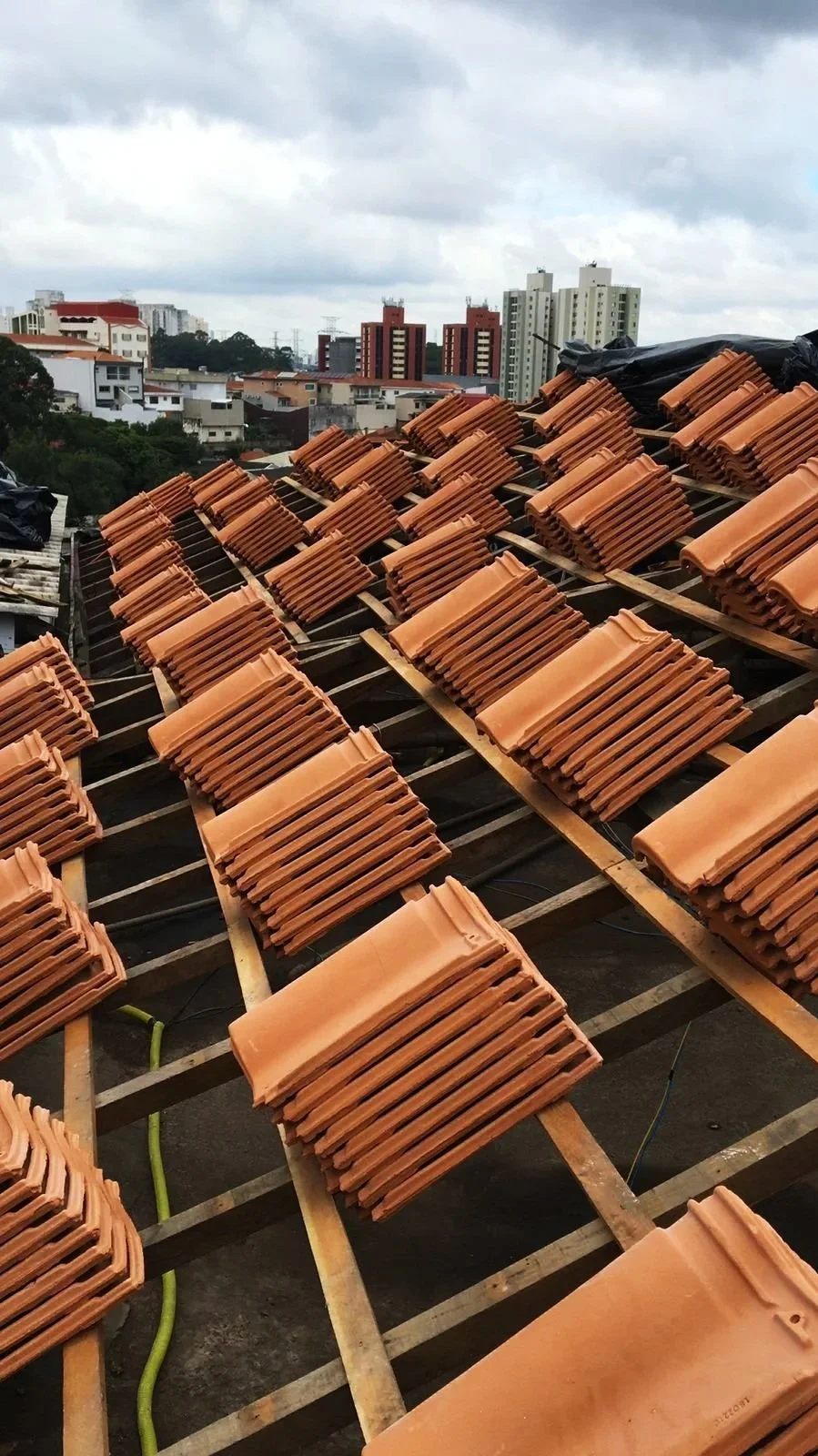 telhas empinhadas.jpg