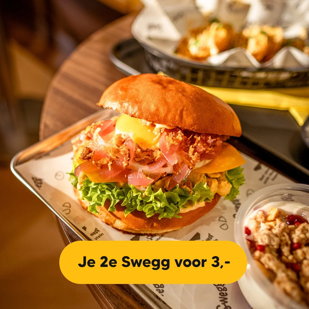 🚨Swegg roept code EIGEEL uit voor all&eacute;&eacute;n zondag! Kom je alleen even opwarmen of samen lunchen?
Bij Swegg zit je goed. 💛

☕ Alleen? &rarr; gratis warme drank
🥪 Samen? &rarr; 2 Swegg Sandwiches, tweede voor &euro;3

📅 Alleen 11 januar