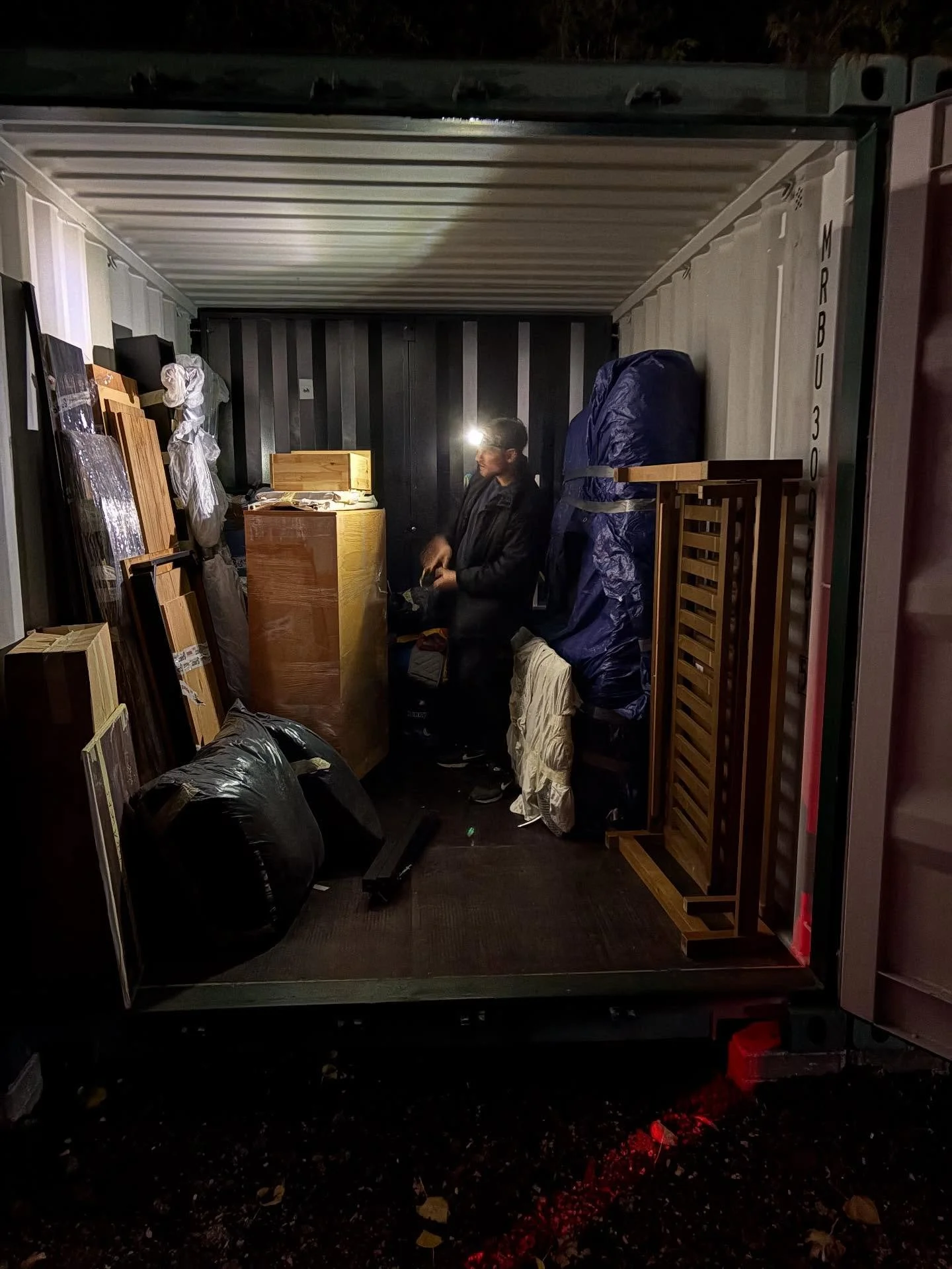 We&rsquo;re not afraid of the dark! 

Here at Your Move Mate we understand that life throws you curveballs. 

Need to move in a hurry? Work shifts? Busy life?

We&rsquo;ve got you covered with our out of hours help at no extra cost!