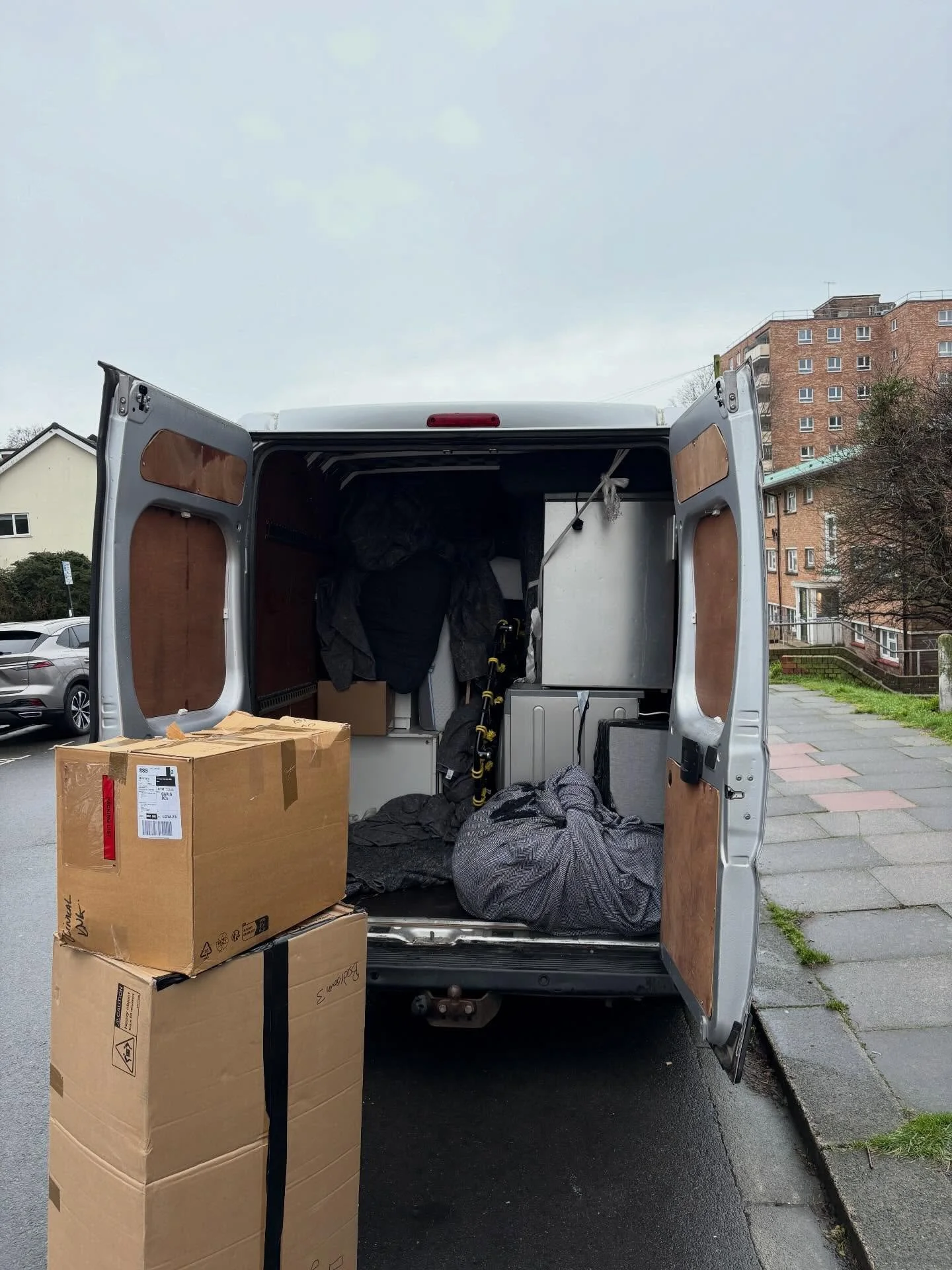 To kick off the week we moved a 3 bed flat across Brighton to a house in just 2 van loads and slashed the customers other quotes in half! 

Do you need a man with a van?

- Facebook marketplace purchases 
- moving home
- flat pack furniture collectio