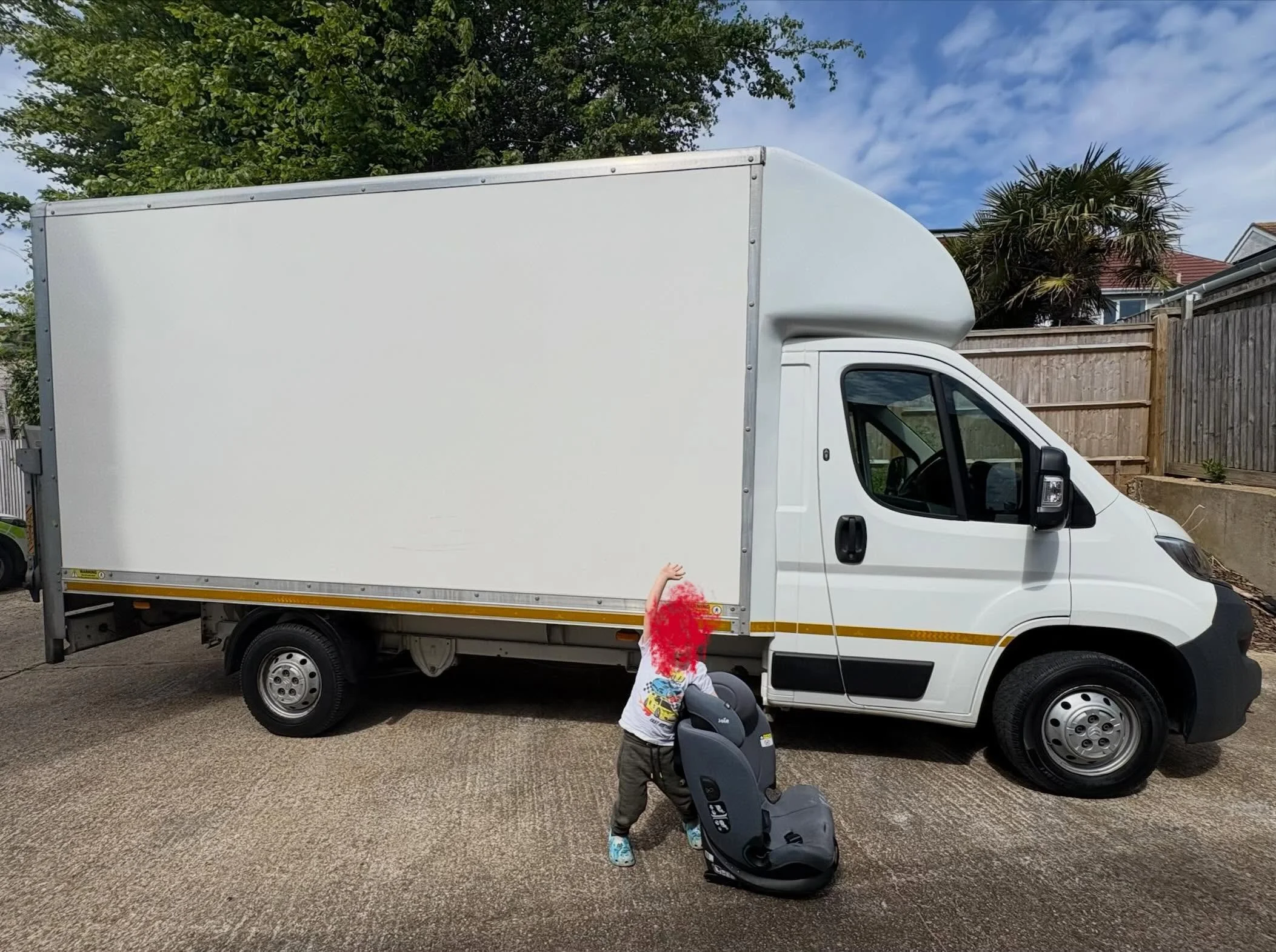 Our newest fleet addition.. Named &ldquo;super lorry&rdquo; by my 4 year old! 

Absolutely gleaming and ready to work! 

We can now offer affordable fixed rates for sale and completion days - we stay until the job is done no matter the hold ups. 

La
