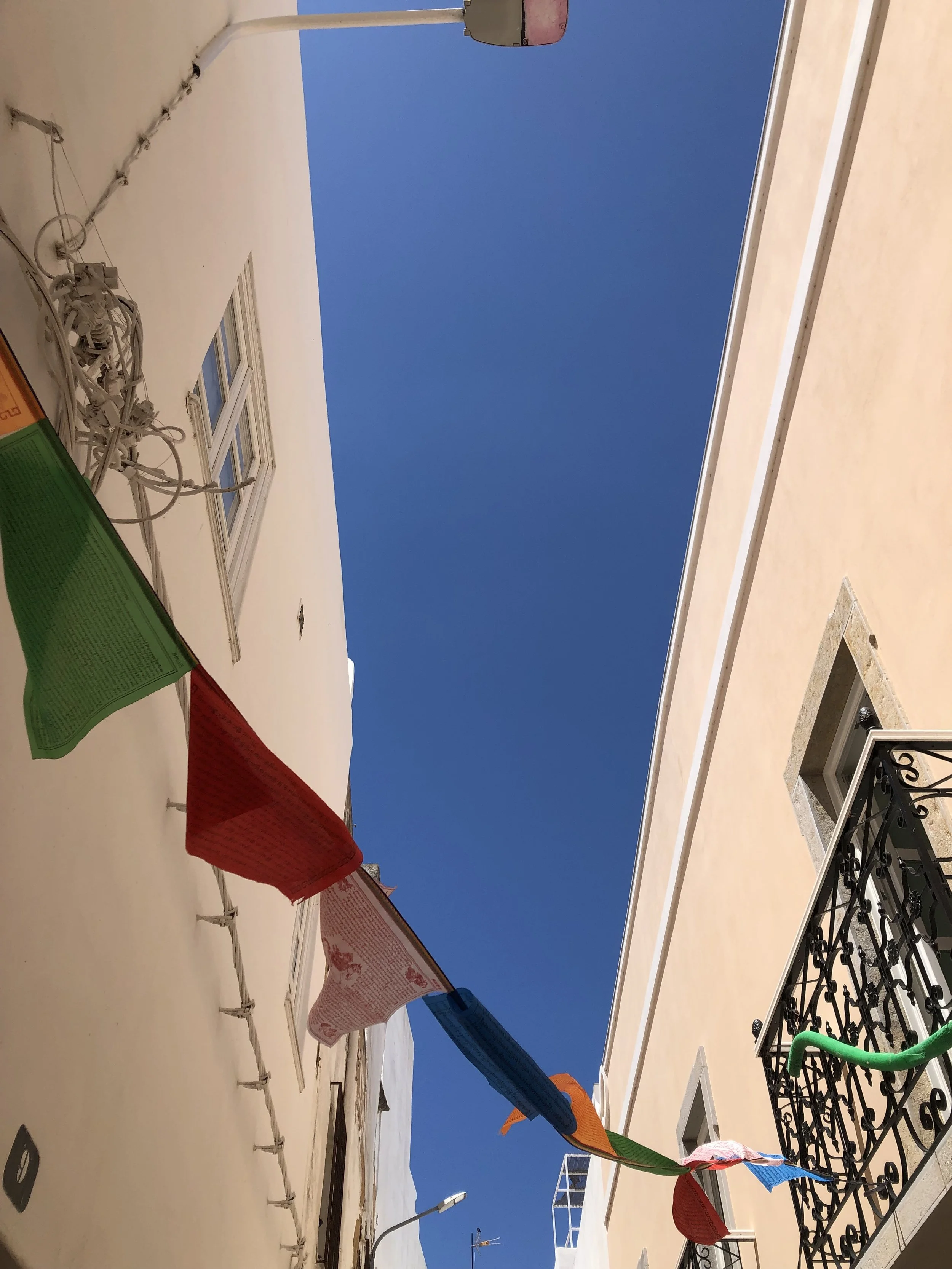 Calm street view in Olhão, Portugal, representing slow mornings and unstructured time during the retreat