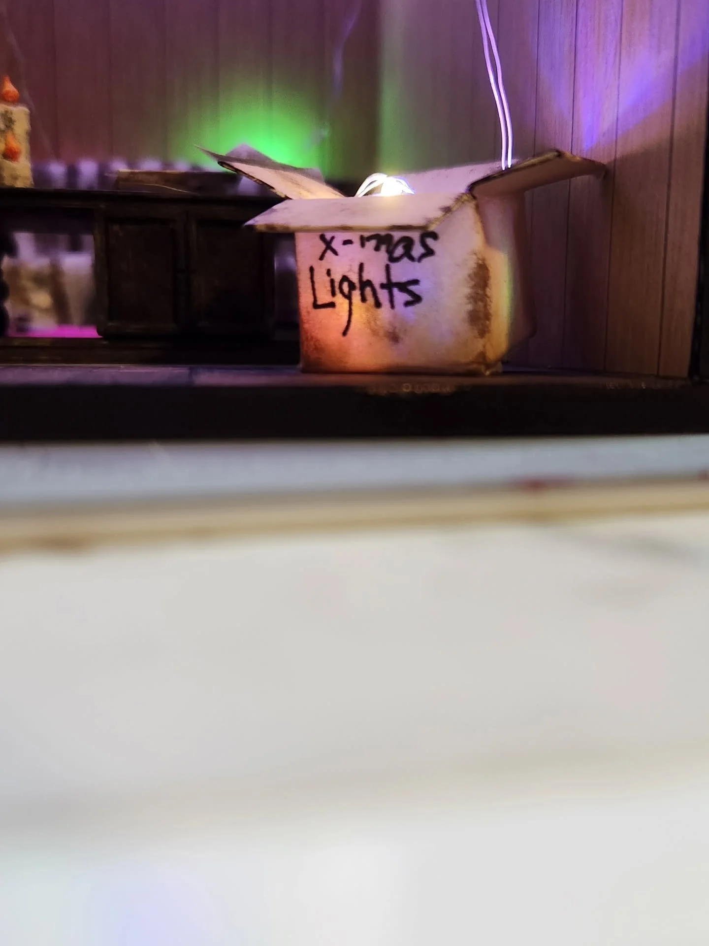 I'm just SO in love with the details for this one, okay? #StrangerThings #booknook #MiniatureArtist