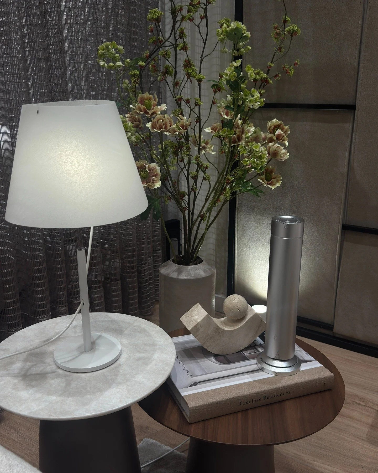 El lujo no siempre se ve. Se siente. Air &Eacute;litaire transforma tu espacio en una atm&oacute;sfera que no se explica&hellip; se vive. Silencioso. Inal&aacute;mbrico. Esencial. Desc&uacute;brelo ahora.

#lujoinvisible
#interioresconestilo
#decorac