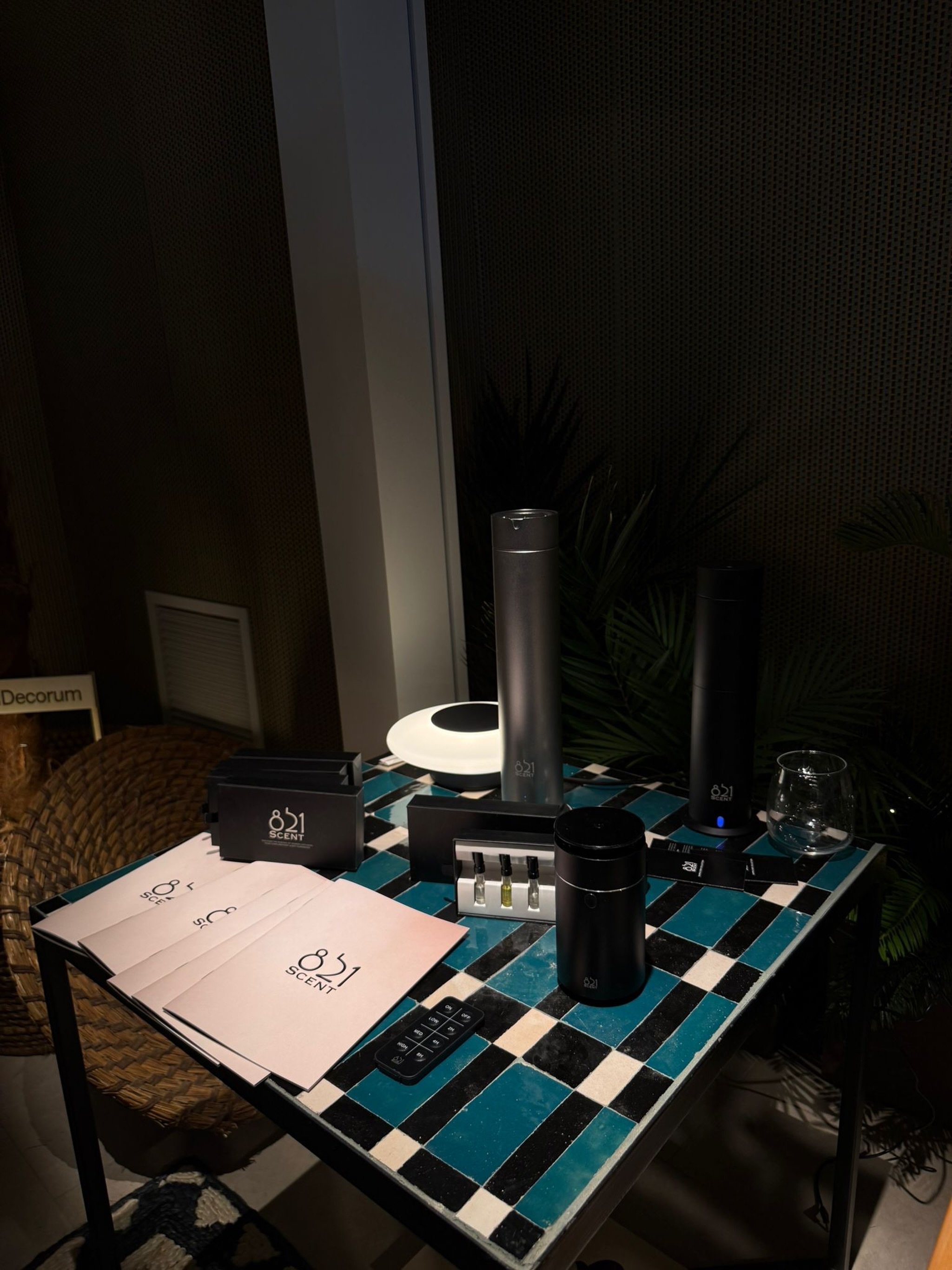 Madrid walked in for the design.
They stayed for the scent.

At Moreto9, people stopped, asked questions, took photos and wanted to know why the space felt different.

That&rsquo;s what  821SCENT￼ does.

From the compact elegance of Le Petit, to the 
