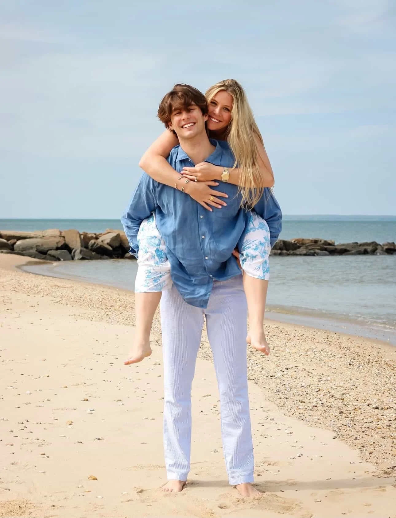 A freshman year friendship at Syracuse turned into something more by sophomore year and eventually into a lifelong love rooted in the East End 🥰

Katie grew up spending summers in Quogue. Jake was loyal to Cape Cod. For years it was a friendly rival