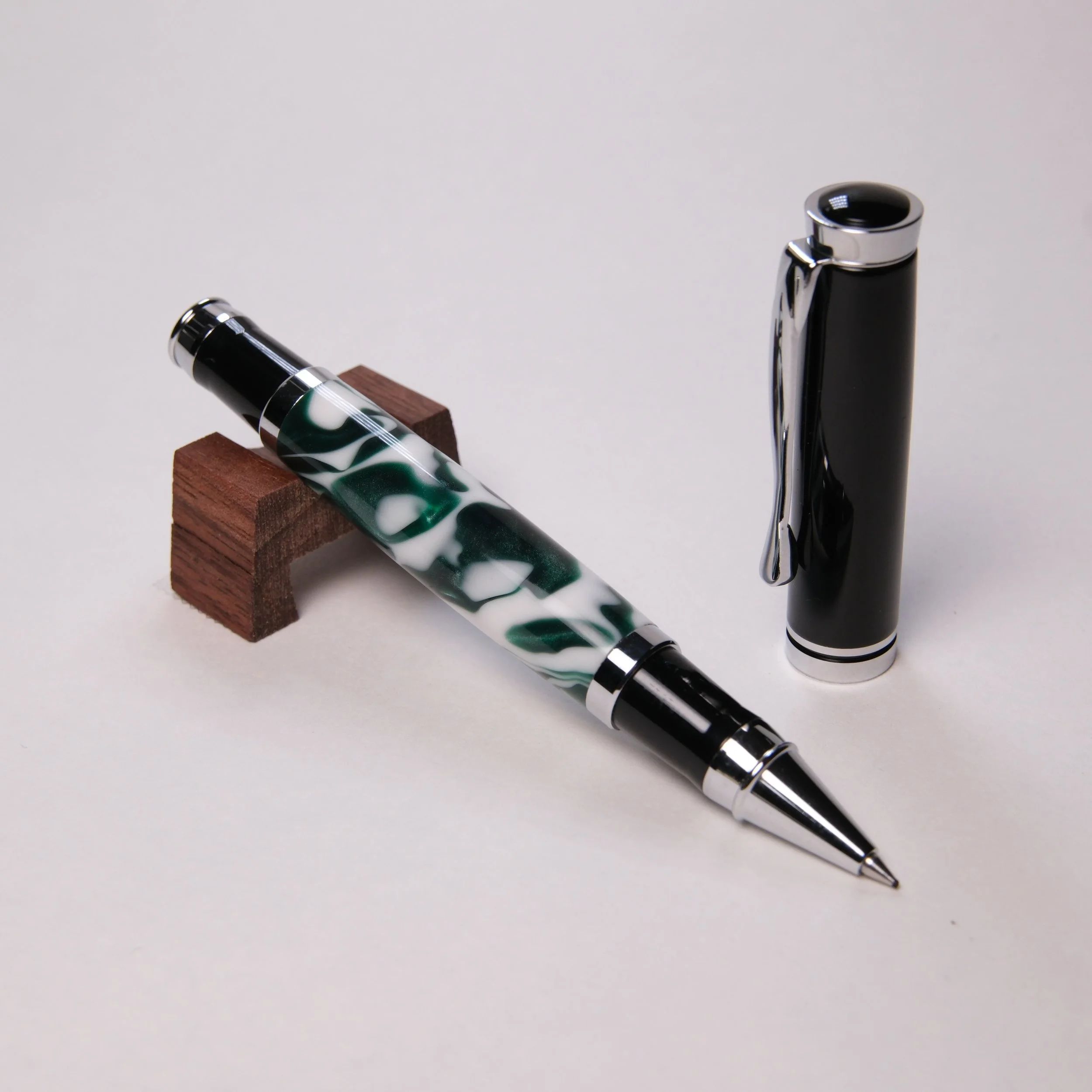 Magnetic  - Green & White