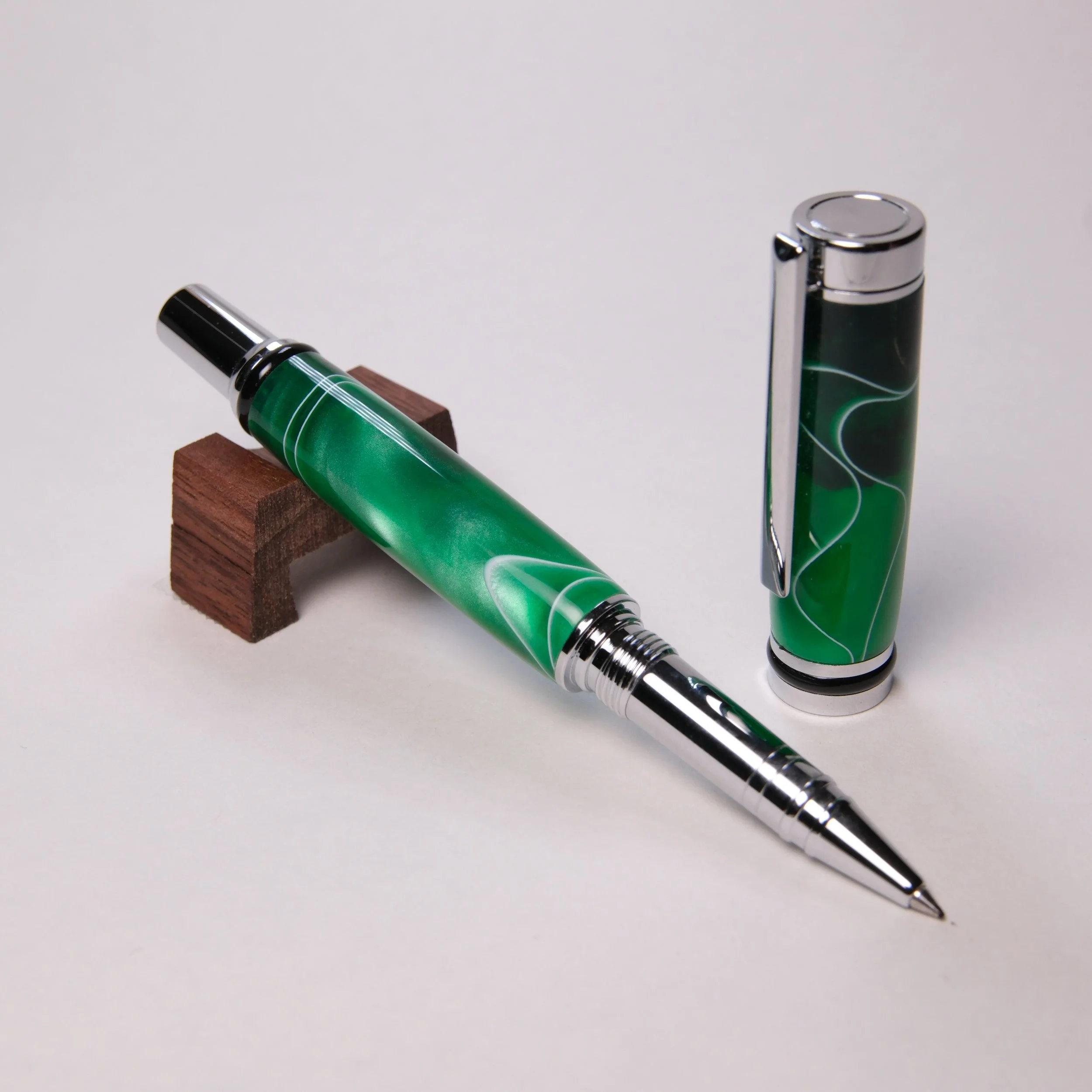 Navigator  - Green & White Swirl