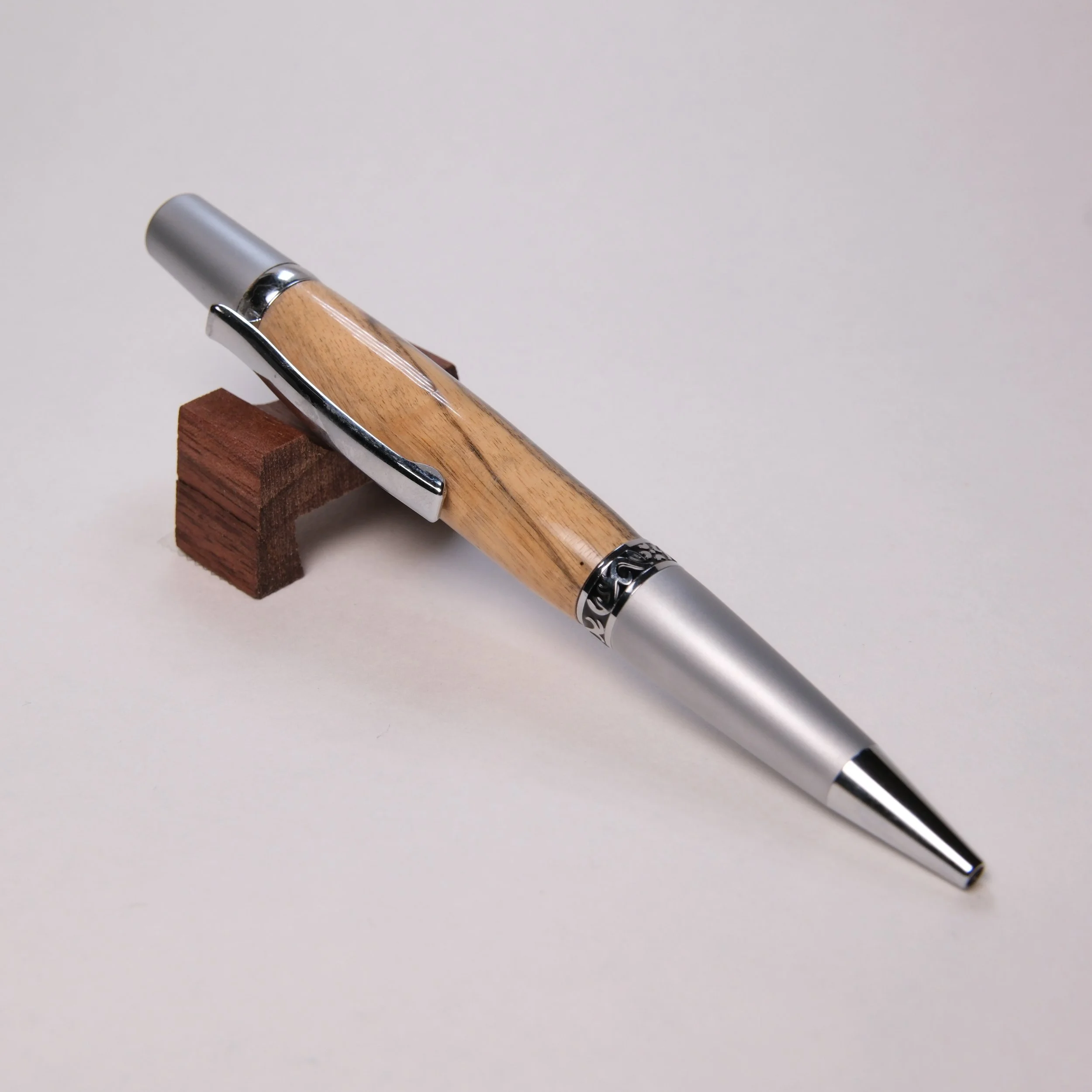 Wall Street II Elegant - Olive Wood
