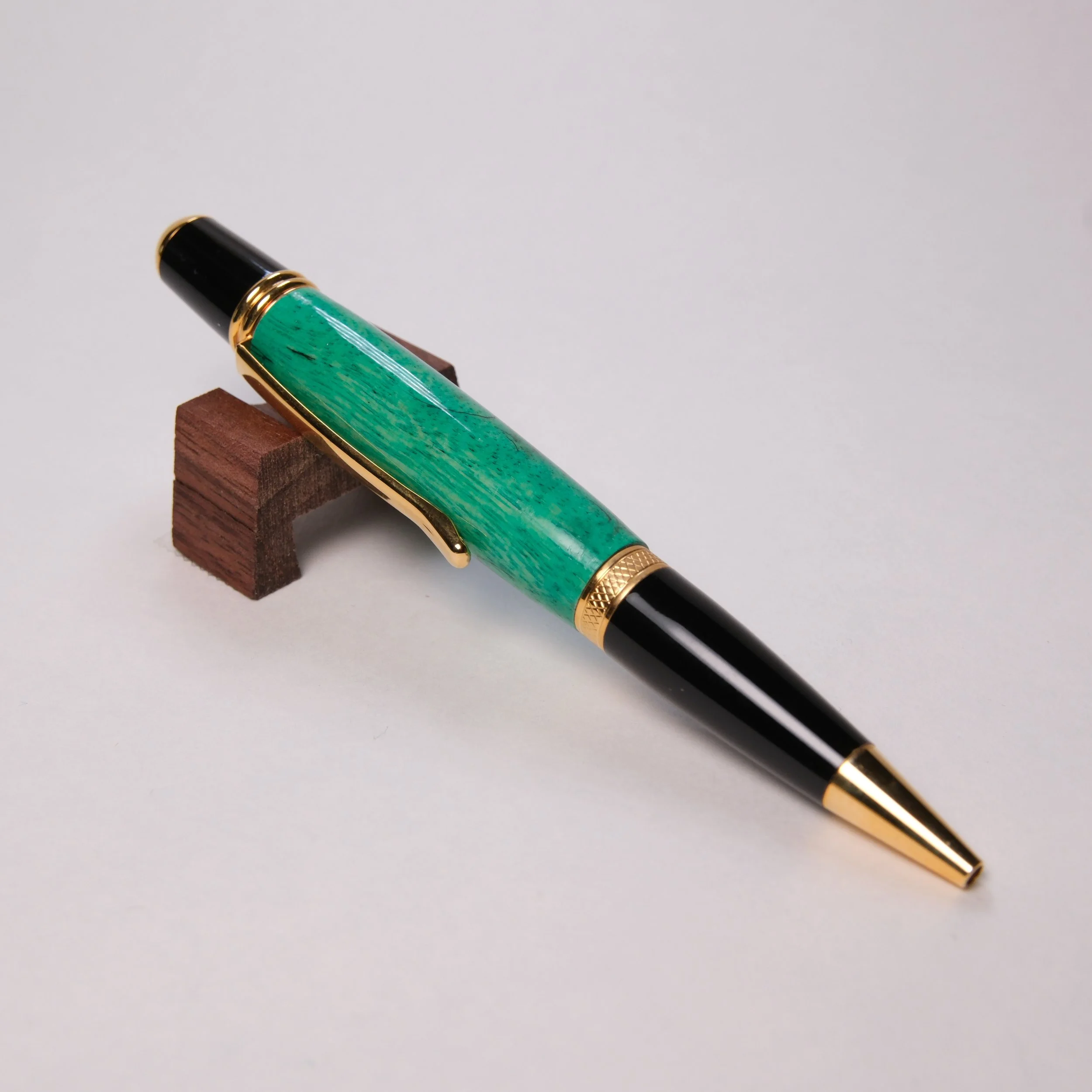 Wall Street II Dyed Wood - Green