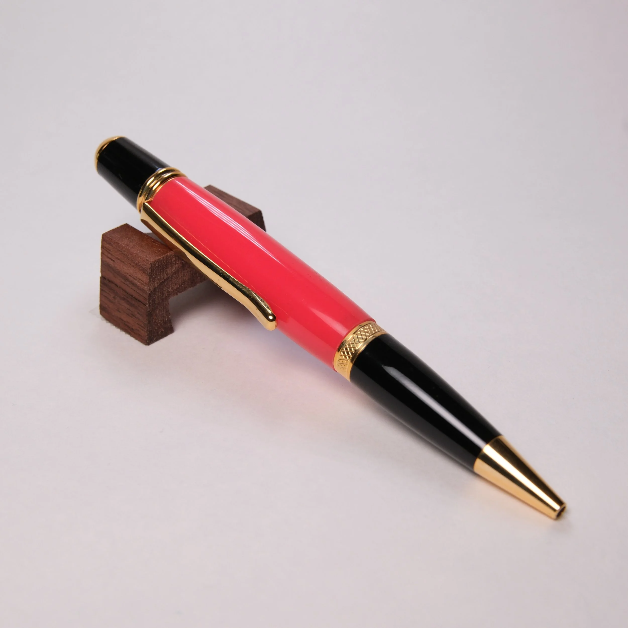 Wall Street II Dyed Wood - Red