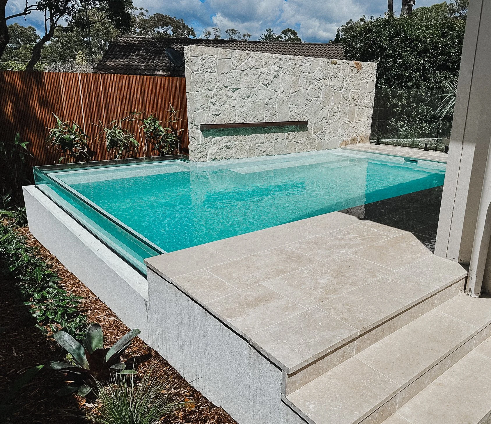custom-acrylic-pool-window-yowiebay-nsw8.jpg