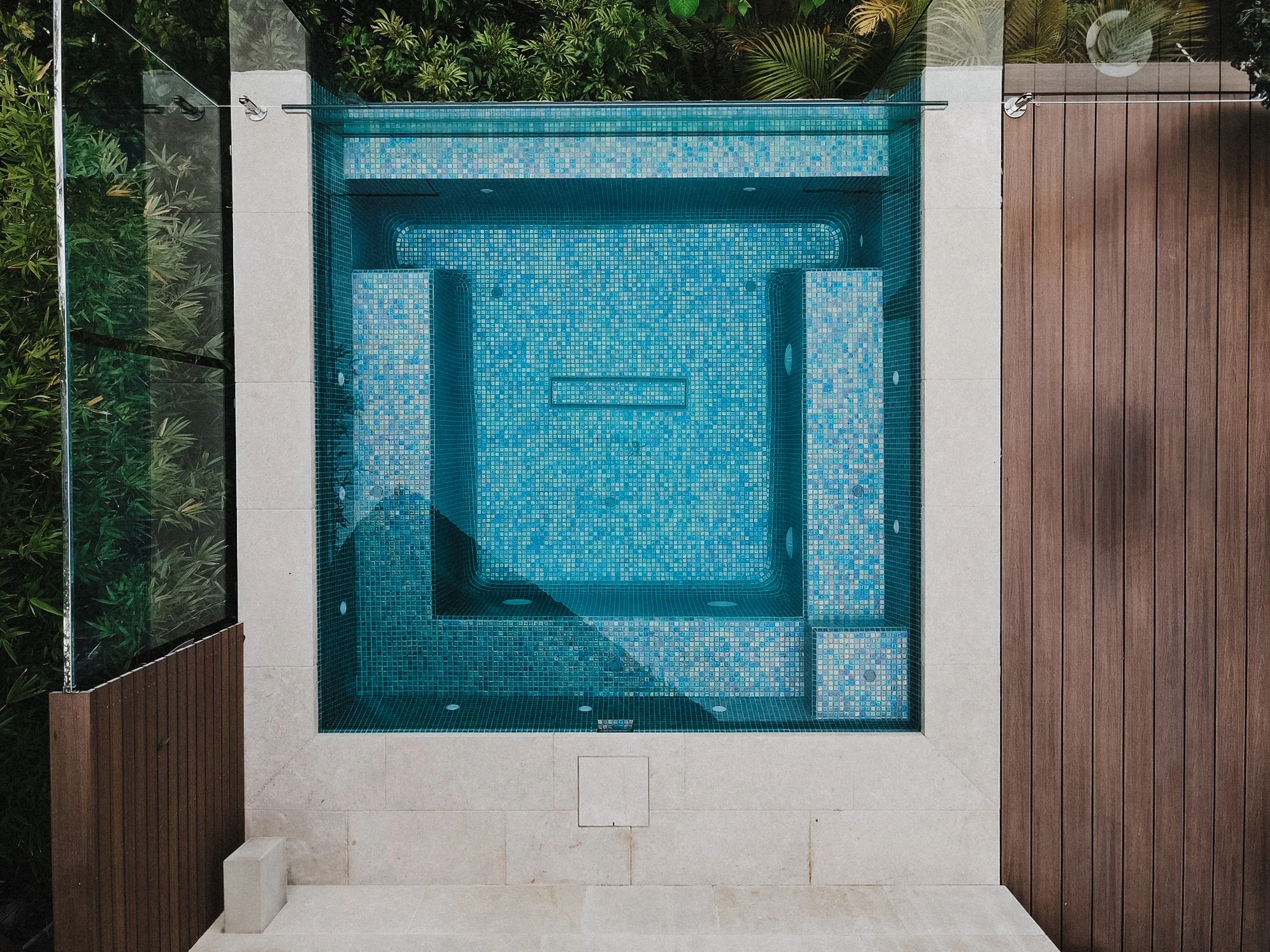 luxury-acrylic-spa-pool-window-clontarf-nsw17.jpg