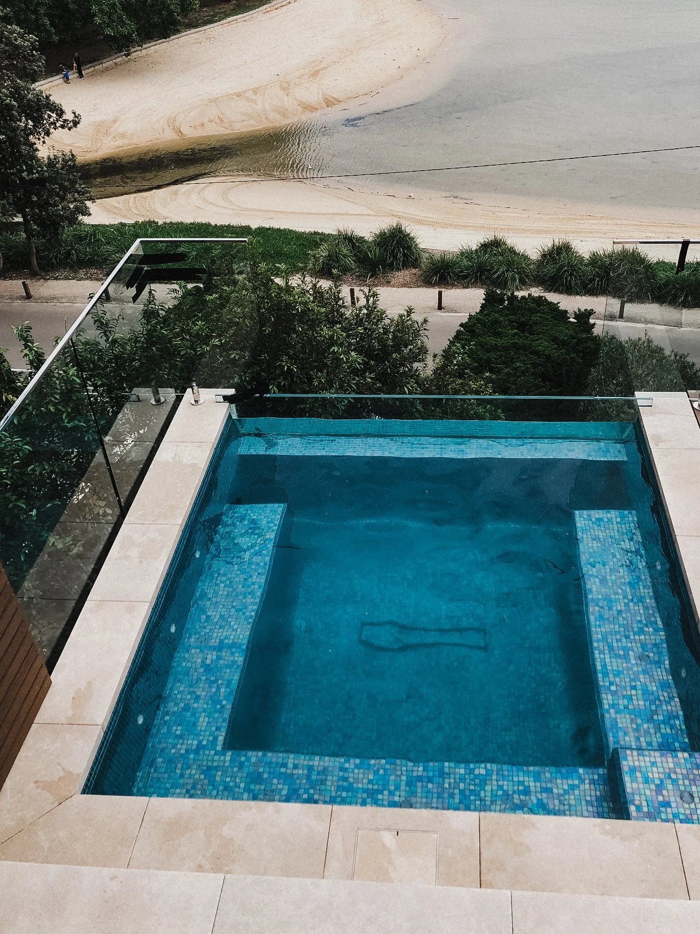 luxury-acrylic-spa-pool-window-clontarf-nsw6.jpg