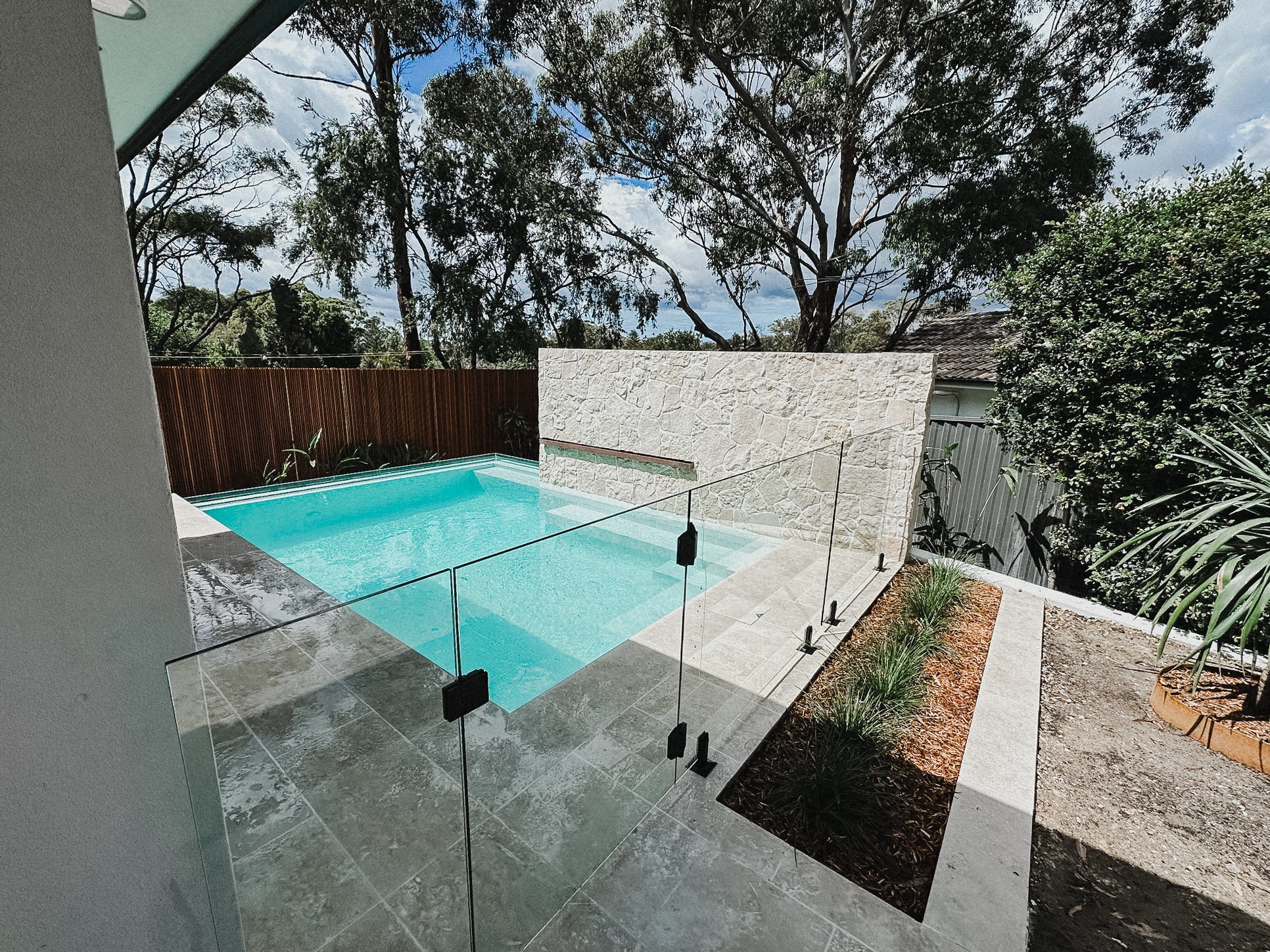 custom-acrylic-pool-window-yowiebay-nsw9.jpg