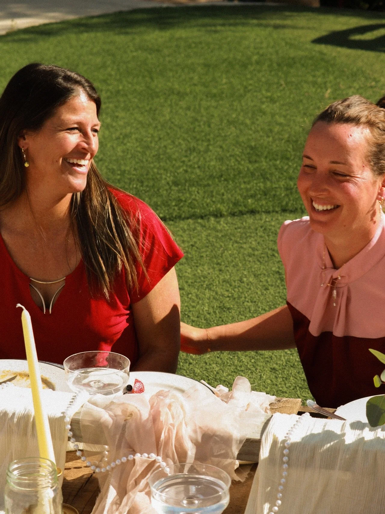 surrounded by laughter and yappers🥹