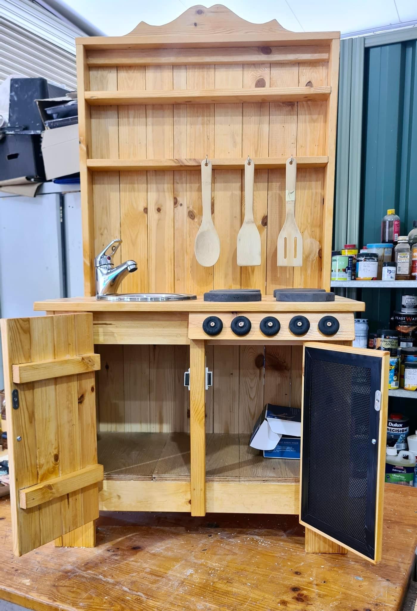 Children's Play Kitchen