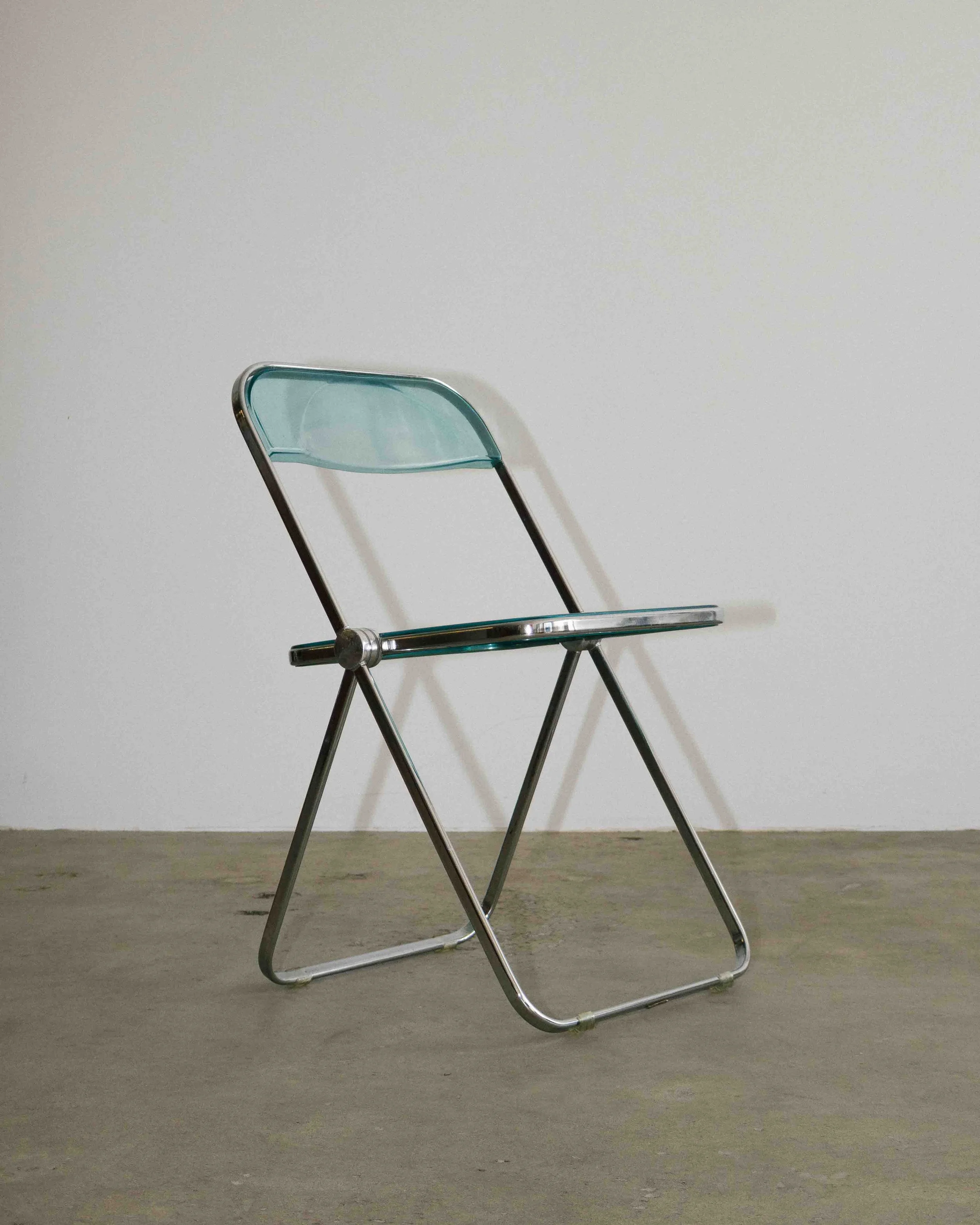 05-25-2026-Chaises-Plia-Piretti-12.jpg