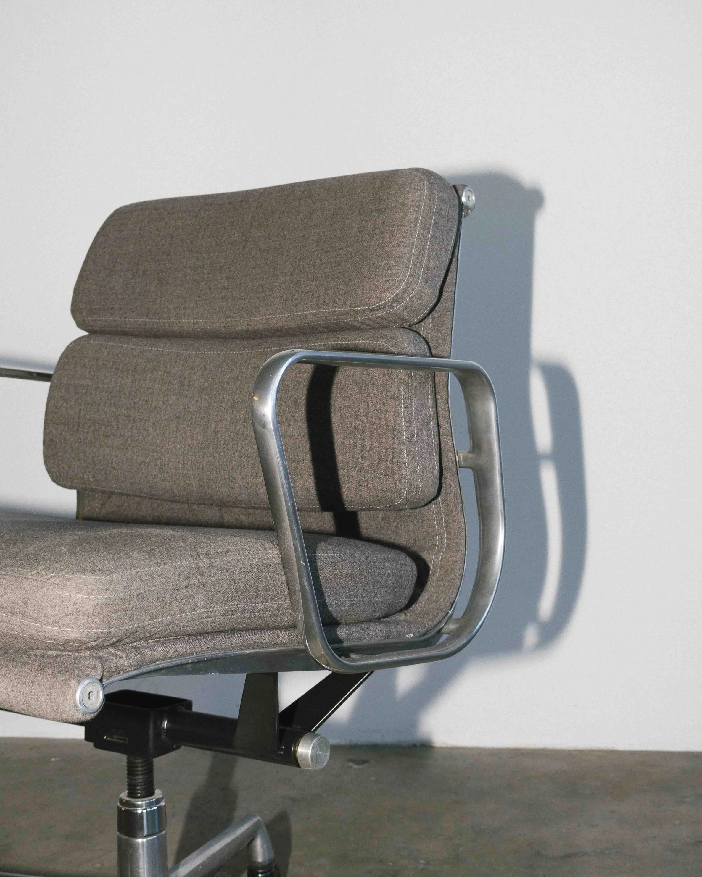 08-31-2026-chaise_Herman_Miller_Soft_pad_wheels_1980-4.jpg