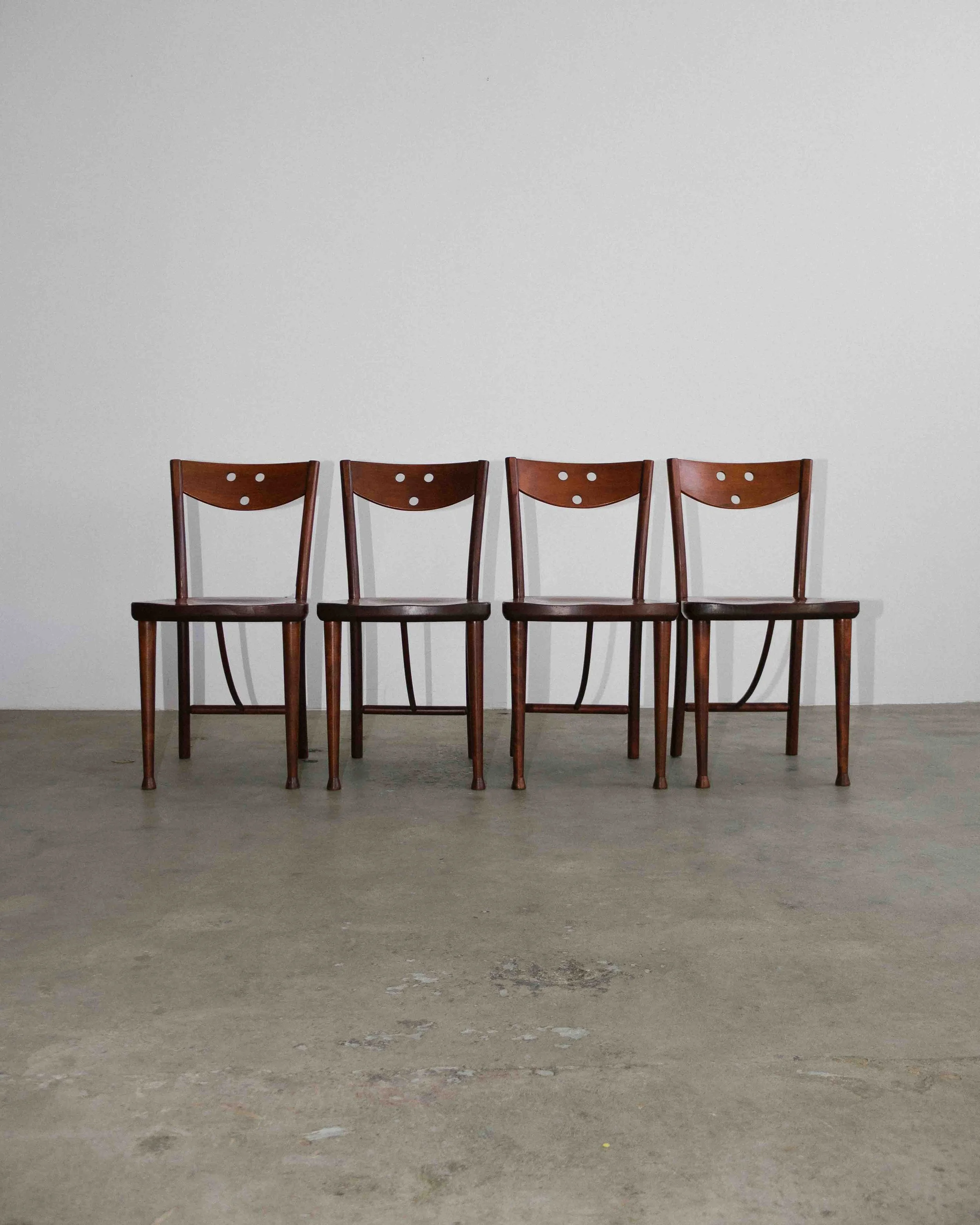05-25-2026-Chaises-Meteore-1990-Design-Quebec.jpg