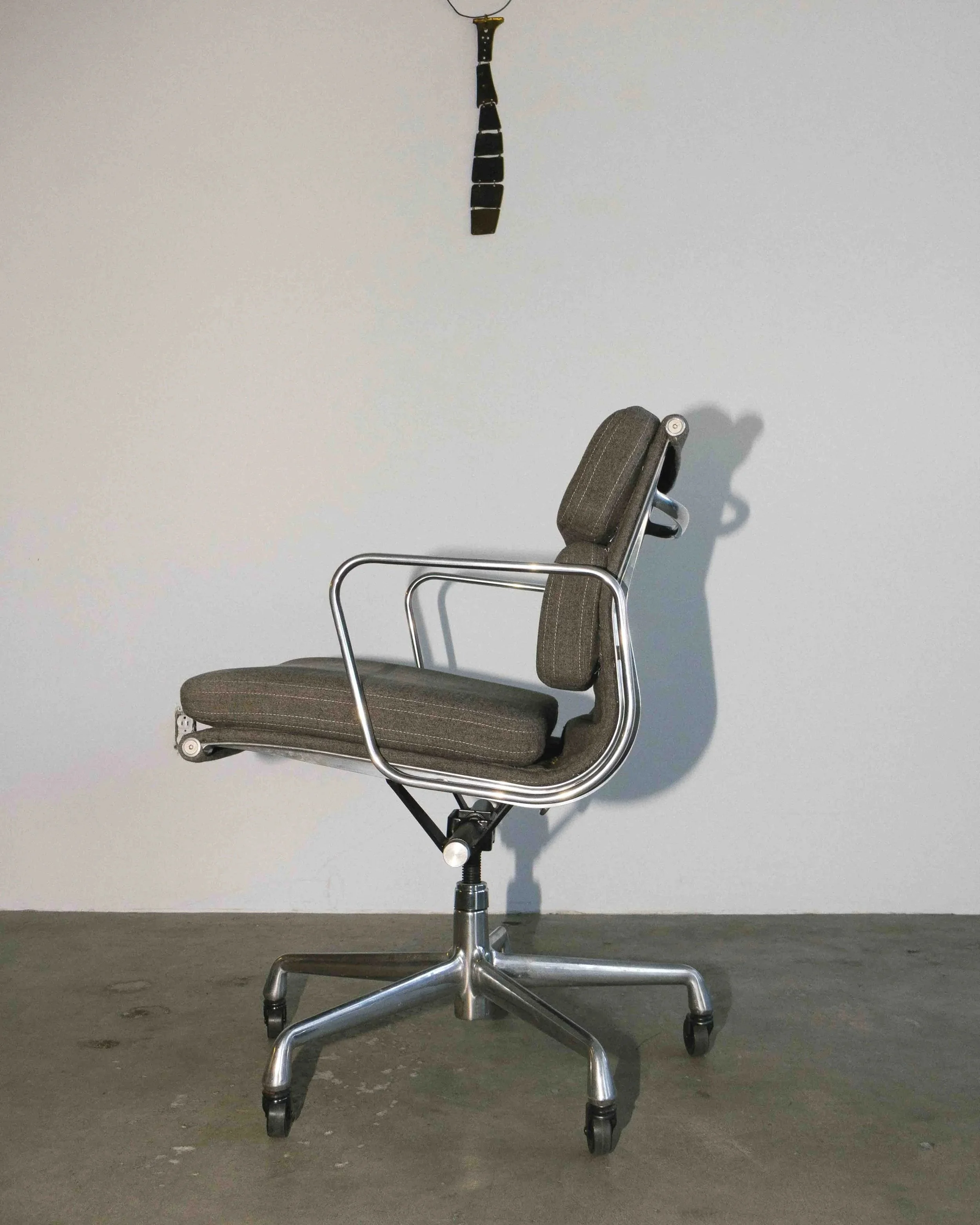 08-31-2026-chaise_Herman_Miller_Soft_pad_wheels_1980-6.jpg