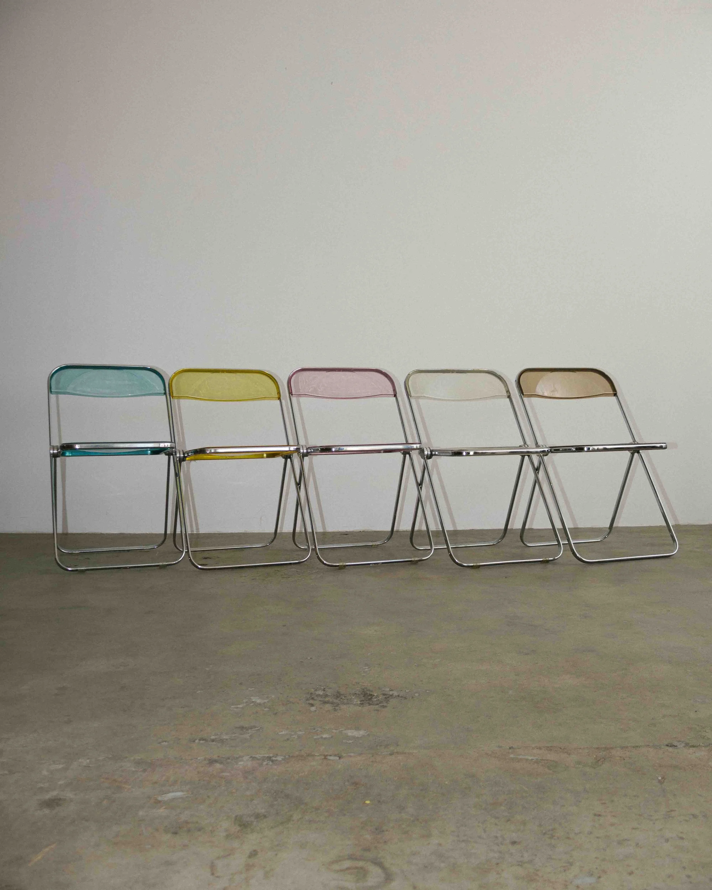05-25-2026-Chaises-Plia-Piretti-3.jpg