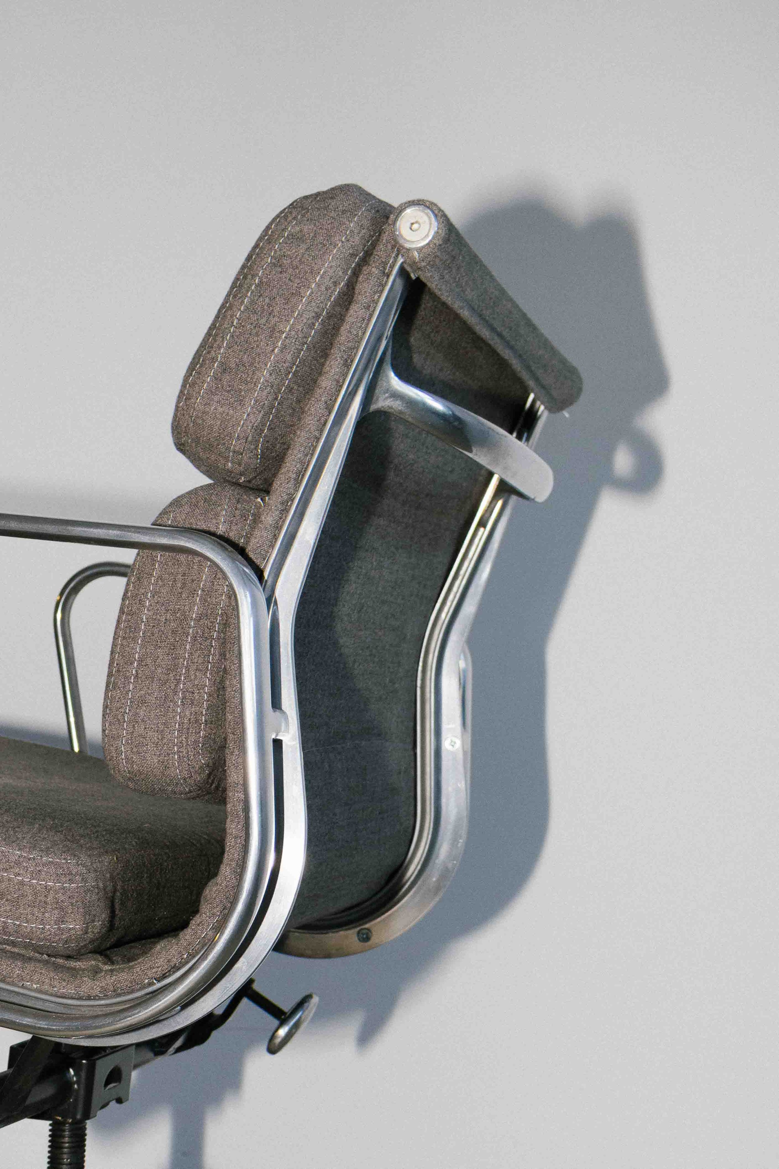 08-31-2026-chaise_Herman_Miller_Soft_pad_wheels_1980-7.jpg