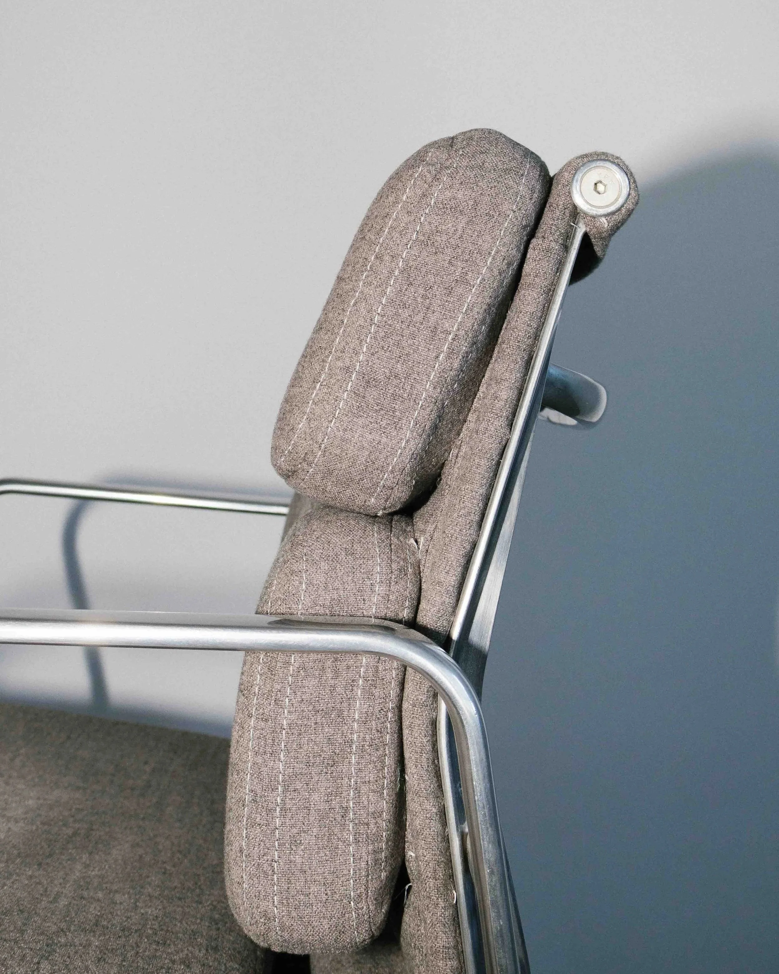 08-31-2026-chaise_Herman_Miller_Soft_pad_wheels_1980-3.jpg