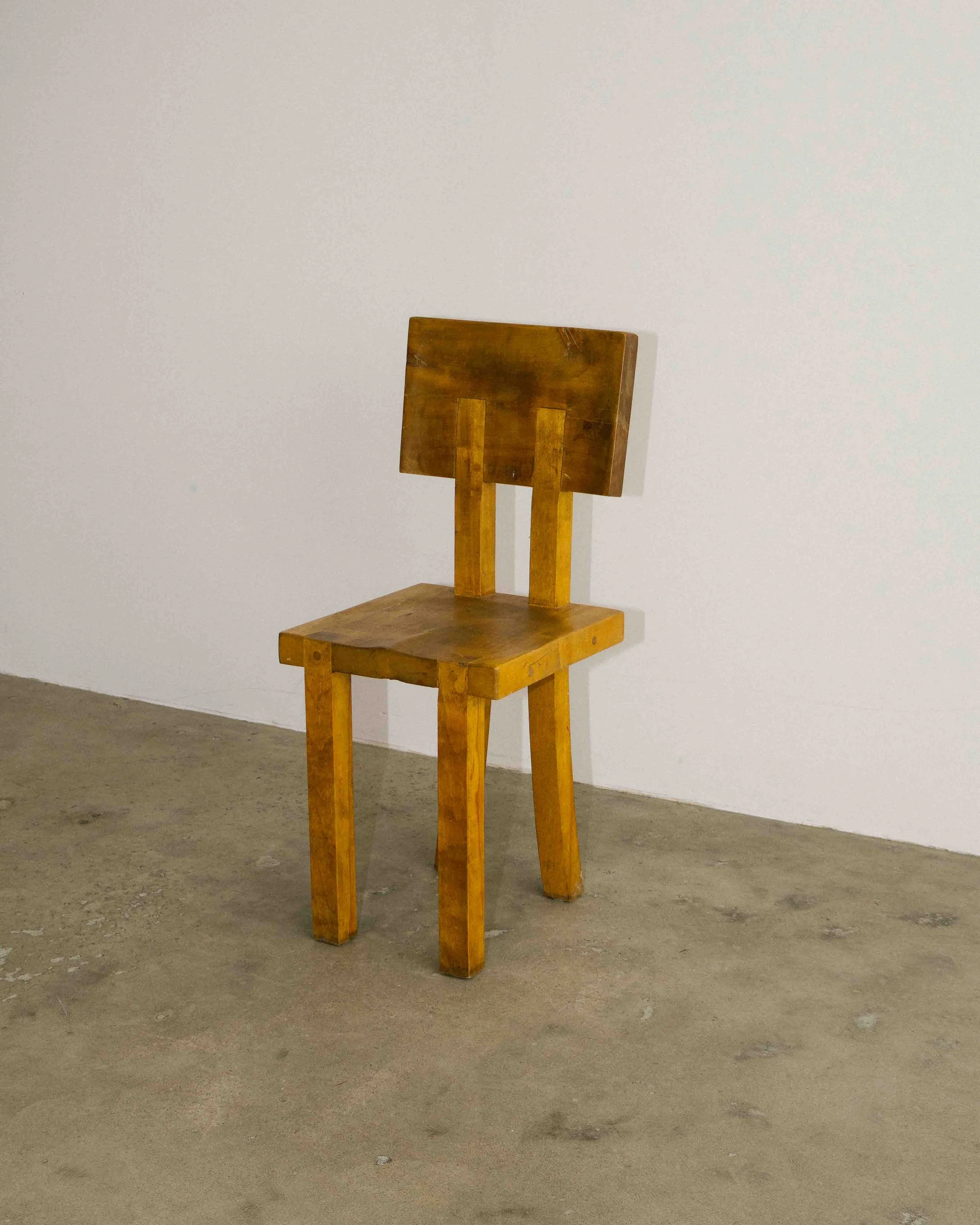 05-25-2026-Chaise-naive-location-quebec.jpg