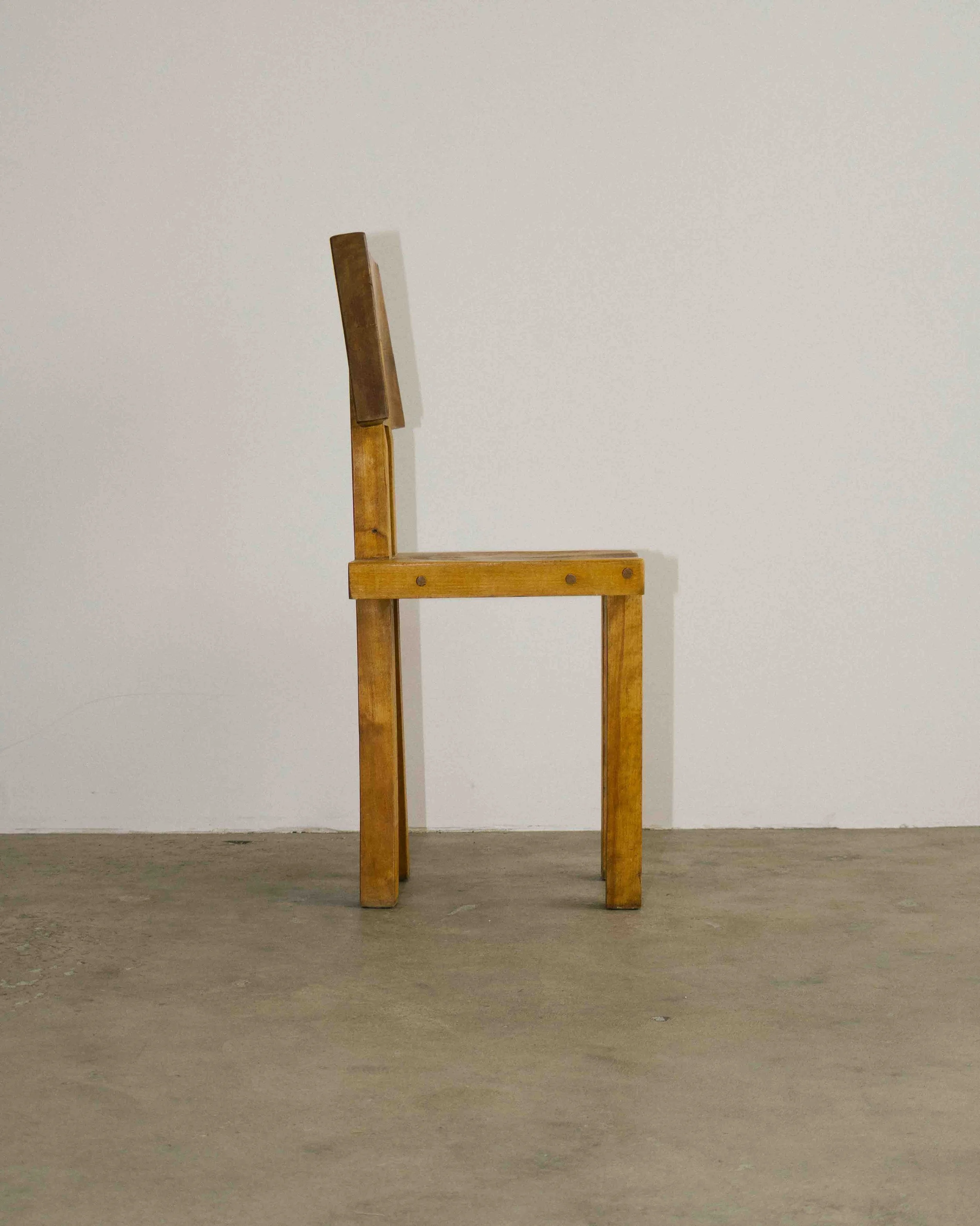 05-25-2026-Chaise-naive-location-quebec-4.jpg