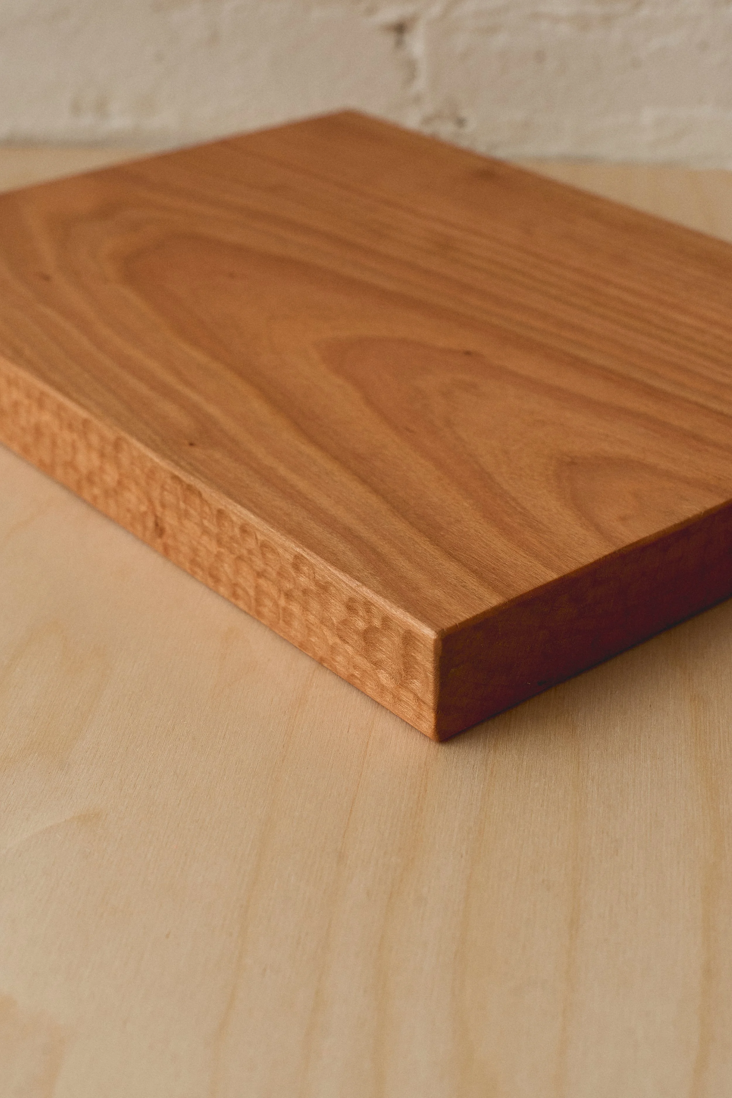 Textured edge Cutting board
