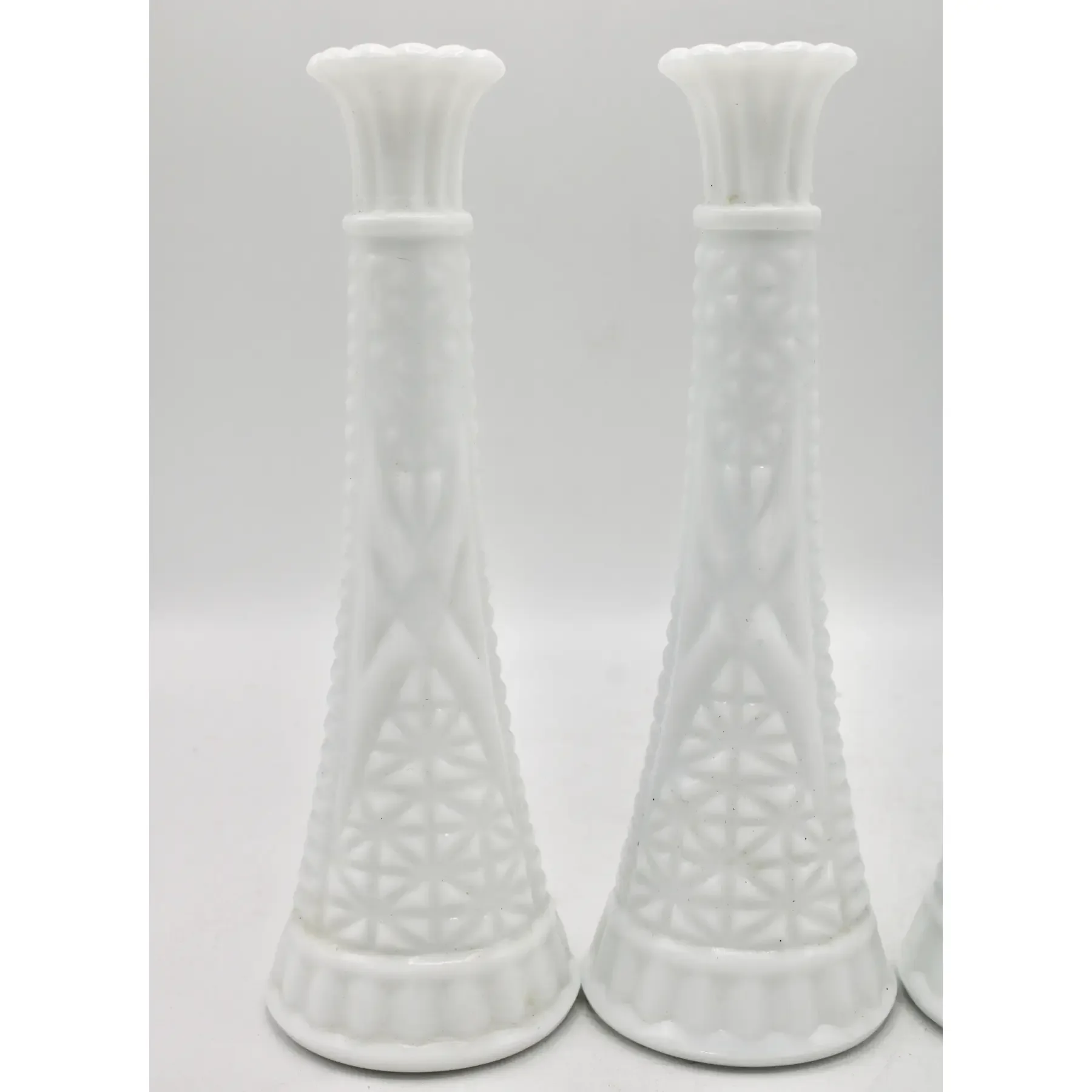 vintage-farmhouse-white-milk-glass-vases-4-1696.webp