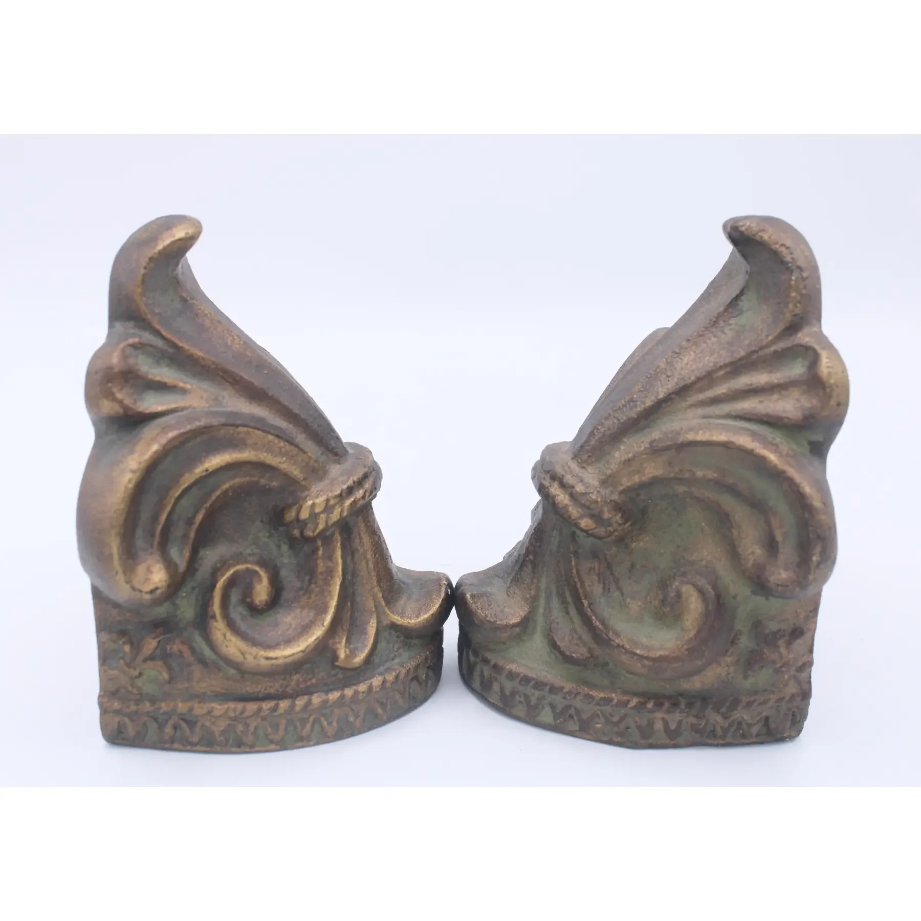 antique-french-cast-iron-fleur-de-lis-bookends-2420.webp