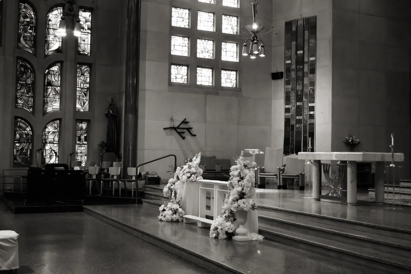 Even if you have a simple church ceremony&mdash;you can make an impact with some statement florals!