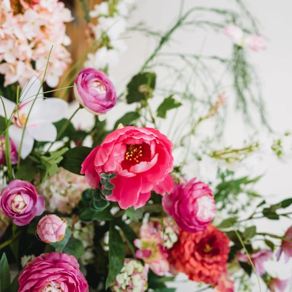 With only the highest quality silk and real-touch florals&mdash;you can make magic happen again and again. Meant to be reused, reimagined, and within reach. 🌸
Photographer: @caseythomasphotography