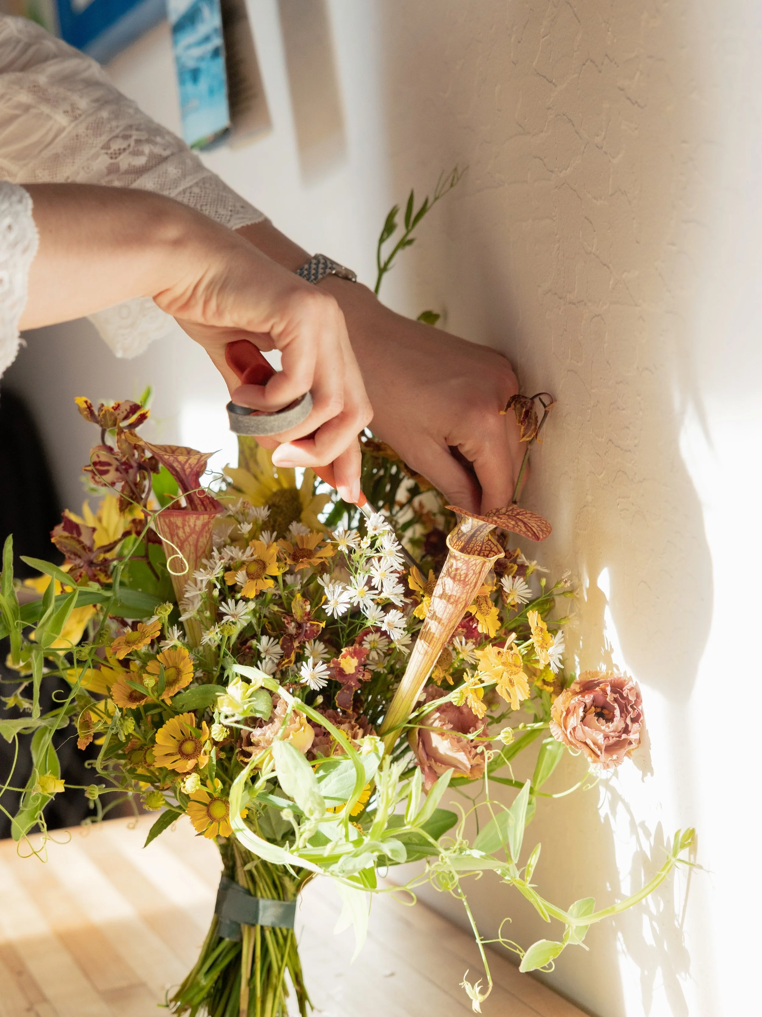 Scenes from Land and Sea 🤍

host &amp; floral educator- @Flowers_by_Karis

floral educator- @jesse.flo.real

photography- @angelajazmin.studio