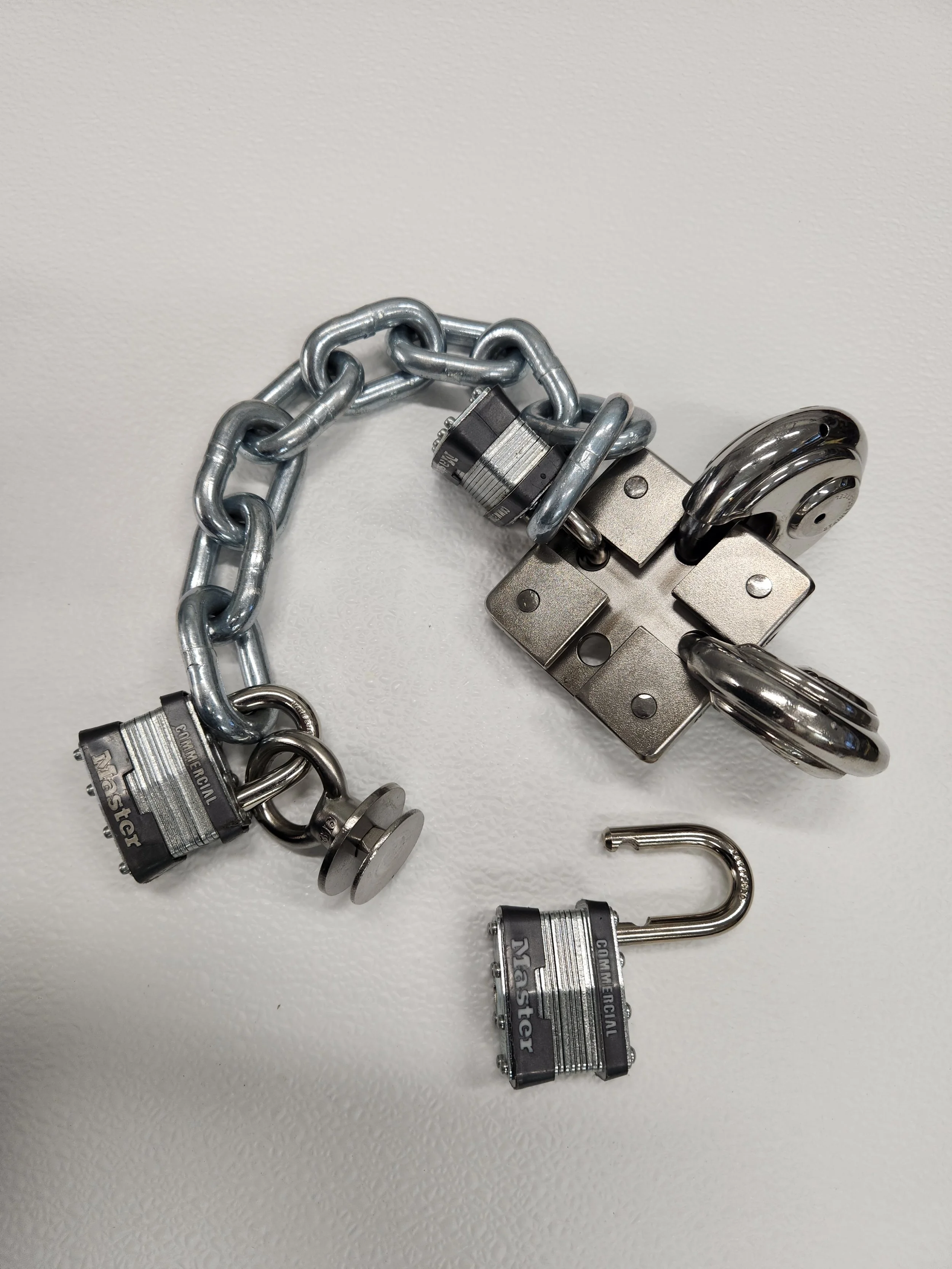 MULTI PADLOCK LOCKING SYSTEM CXL350SS THIS IS A 3" BLOCK AND WILL ACCEPT 5 PADLOCKS WITH 3/8" SHACKE INCLUDING DISC TYPE STAINLESS STEEL